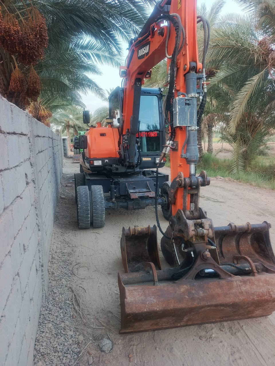 سلام عليكم حفاره دوسان رقم اربيل كفاله عامه سنويه حد 2030 و4 كيلات كماشه لاستفسار ع رقم ***********   أو ع خاص. موديل 2018

نص مكتوب في الصور:
- 0524711899
- ***********782471192 ***********