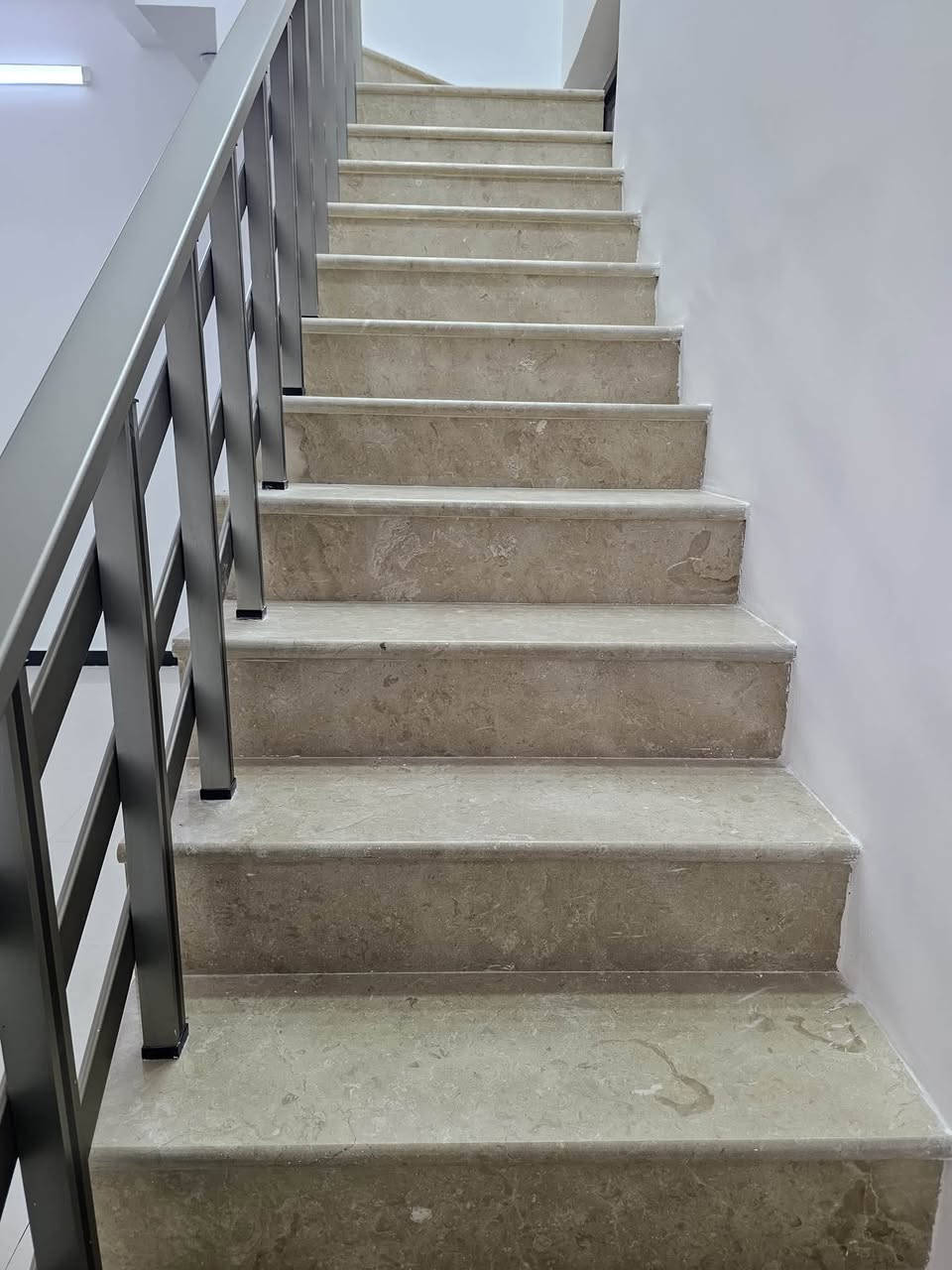 دار للبيع دار للبيع 
الدورة حي دجله السكني 100 متر
شارع 15 
الواجهه 6.25 
النزال 16 
بناء ممتاز
خدمات ماء وكهرباء مجاري 
4 غرف نوم 
حمام عدد 2 
مطبخ 
صاله 
تنازل شركه او اقرار محكمه 
  

مكتب فراس المعمار 
الدورة حي دجله مقابيل مقهى فيروز 
***********
***********
