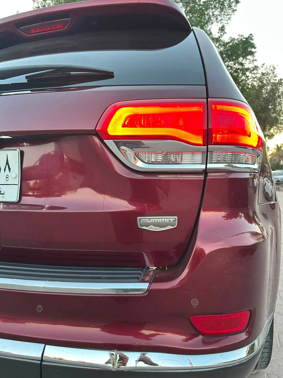 Jeep Summit  $ب18.800
فول الفوول 6 سلندر سومت
موديل 2018 
بانوراما، جلد، كشنات كهربائية، ذاكرة، تدفئة وتبريد أمامي

حادثها بسيط ومرفق مع الصور
ماشيه 73 ميل
ومرفق صور السونار ايضا
السياره كير، محرك، تبريد، نظيفة جدا
* الصوت: Harman ماركة،
* كاميرا خلفية وحساسات أمامية وخلفية
* بصمه وتشغيل عن بُعد
* تكييف أوتوماتيك خلفي وامامي(قطعتين)
* نظام عزل ضوضاء داخل المقصورة
* 7 Airbags وأنظمة ABS وTraction/ESC. 
* مرايا كهربائية ومدفأة مع إشارات انعطاف.
* مرايا داخلية بلاد أوتوماتيك تعتيم.
* إضاءة داخلية وعتبات أبواب مضيئة Summit.
* حساسات ركن أمامية وخلفية.
* تحذير النقطة العمياء Blind Spot وتحذير مغادرة المسار.
* تحذير اصطدام أمامي + نظام فرملة طوارئ.
* زراكات للمصابيح الامامي وإضاءة LED نهارية.
* باب الصندوق كهربائي وذاكرة مقعد السائق.
* مقاعد أمامية 8 اتجاهات كهربائية مع Lumbar، 
* مقاعد جلد وتدفئة وتبريد.
* 7 ايرباكات
ومواصفات كثيره اخرى

عنوان: بغداد. الكرخ. اليرموك. الاربع شوارع
هاتف: ***********
