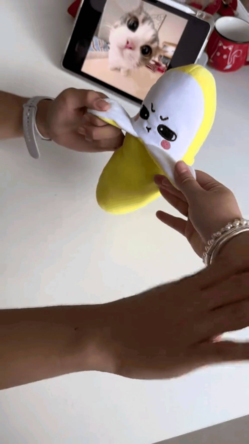 🍓🍊🍌 دمية الفواكه الموسيقية 🎹💖

ناعمة، كيوت، وتجمع بين اللعب والموسيقى والاحتضان 🥰🎶

✨ ملمس مخملي ناعم
🎹 موسيقى تفاعلية ممتعة
🔘 أزرار كبس للتفاعل واللعب
🧸 ملامح مطرزة وآمنة
🌈 3 أشكال لطيفة: موز 🍌 فراولة 🍓 برتقالة 🍊
🔋 تعمل بـ 3 بطاريات AAA

🎁 هدية لطيفة ومميزة للصغار 💕
📩 للطلب والاستفسار راسلونا على الخاص