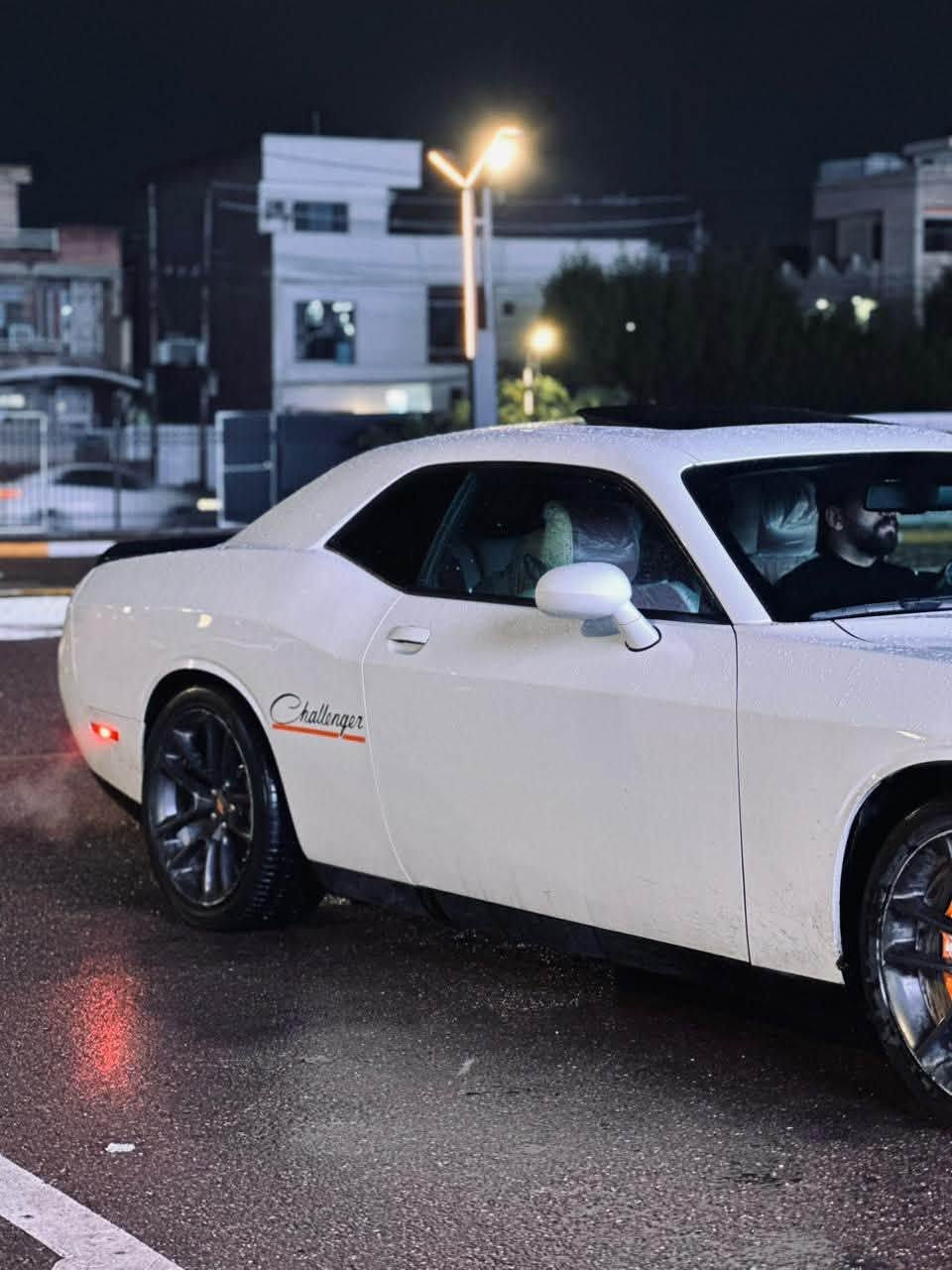 🔥 للبيع Dodge Challenger SXT Plus

• موديل: SXT Plus
• محرك V6 3.6L
• قوة 305 حصان
• گير أوتوماتيك 8 سرعات
• دفع خلفي RWD
• داخلية جلد
• شاشة + كاميرا خلفية
• جنوط رياضية
• تشغيل بصمة
• مقاعد كهربائية
• مثبت سرعة
• لون أبيض 🤍

💰 السعر:185$  
📞 للاستفسار: ***********
