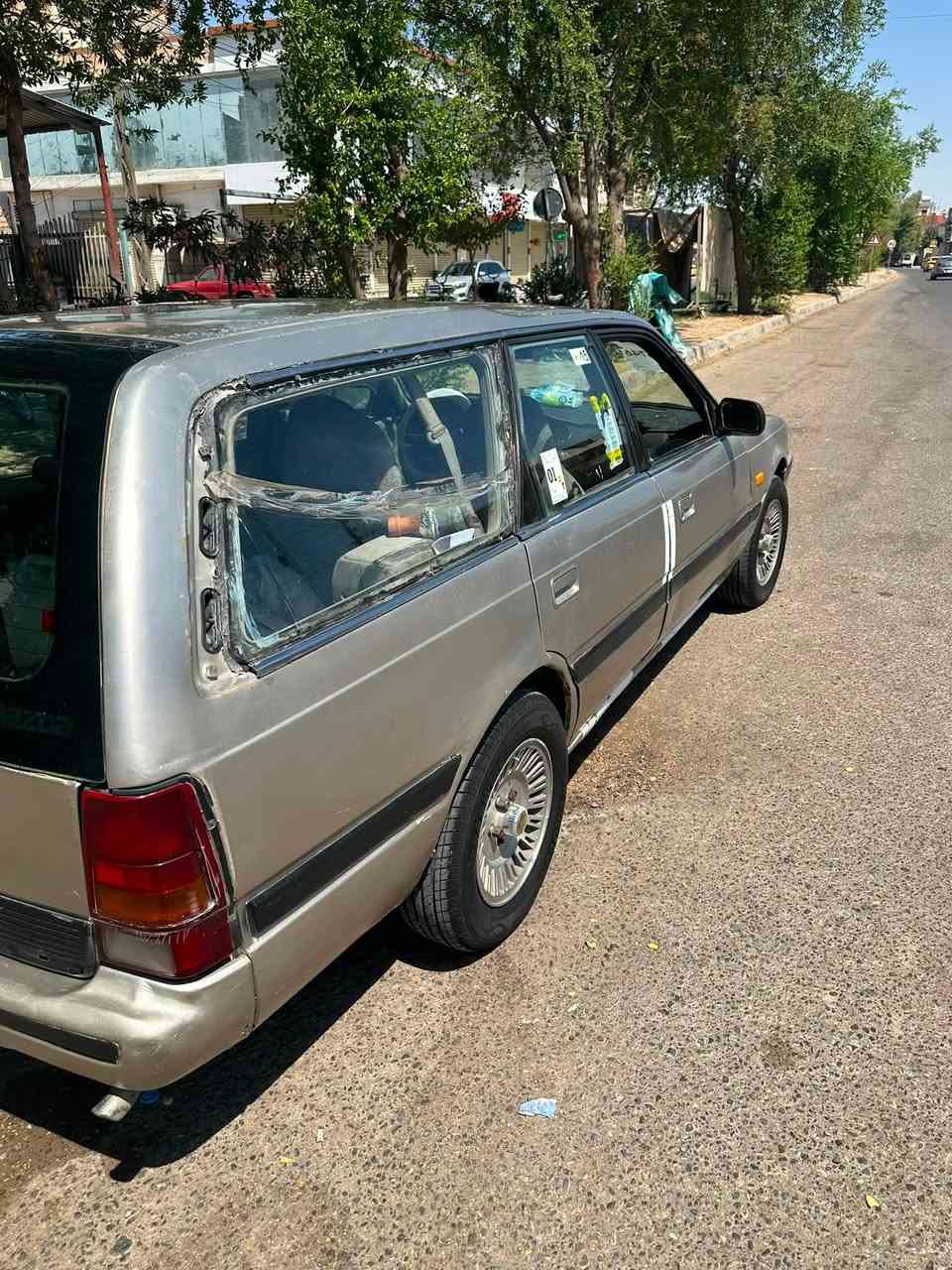 السلام عليكم مازده موديل 1990رقم كركوك بسمي سنويه لحد 2031شرط التحويل والغرامات تايرات 4جدد سياره مال بيت رايدها   ب 27قفل عنواني كركوك رقمي ***********
