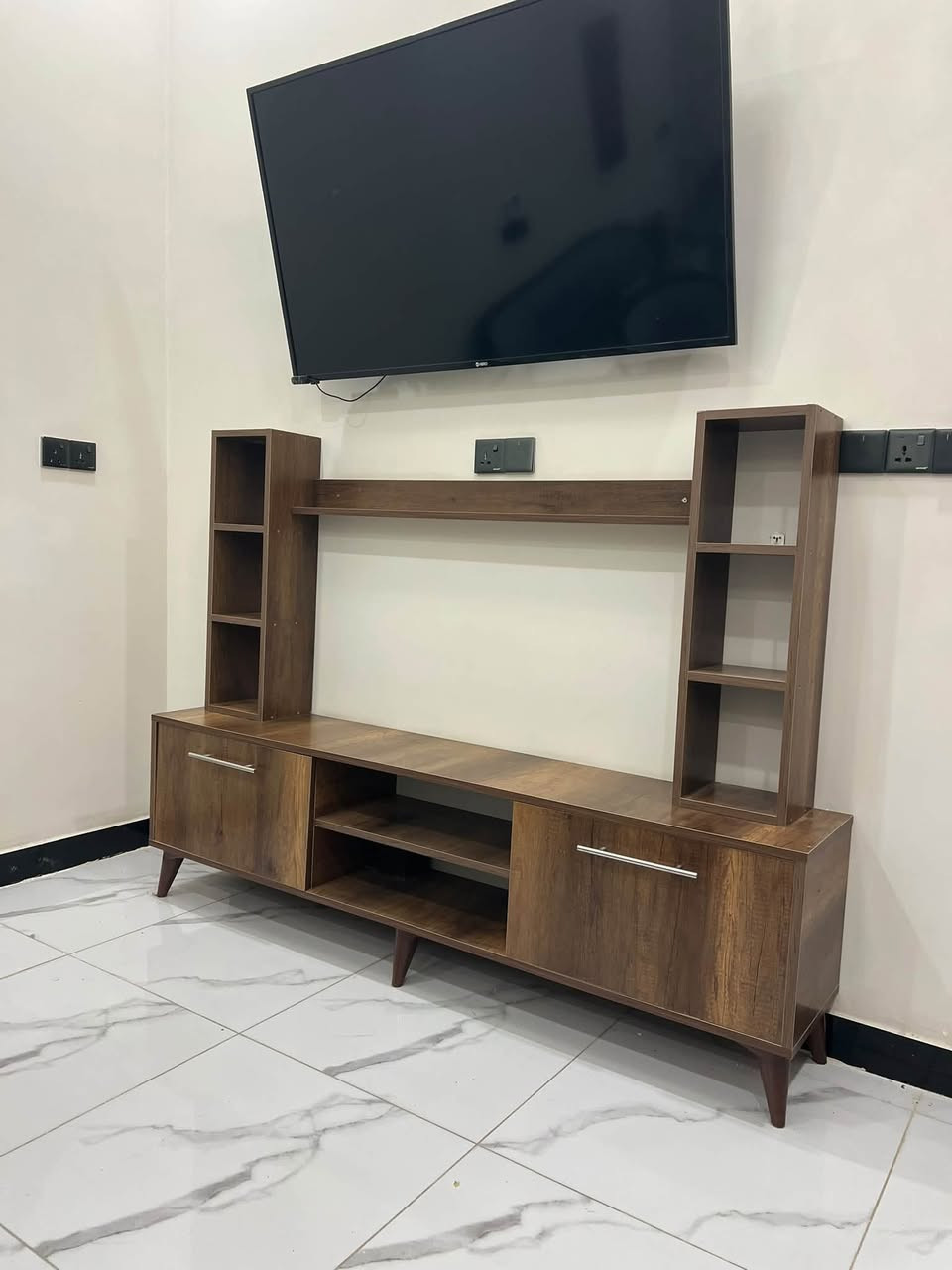للبيع ميز بلازمه تركي نظيف جدا جدا اخو الجديد السعر نهائي 50 الف مكاني خلف جامع الصديق للاستفسار *********** واتساب
