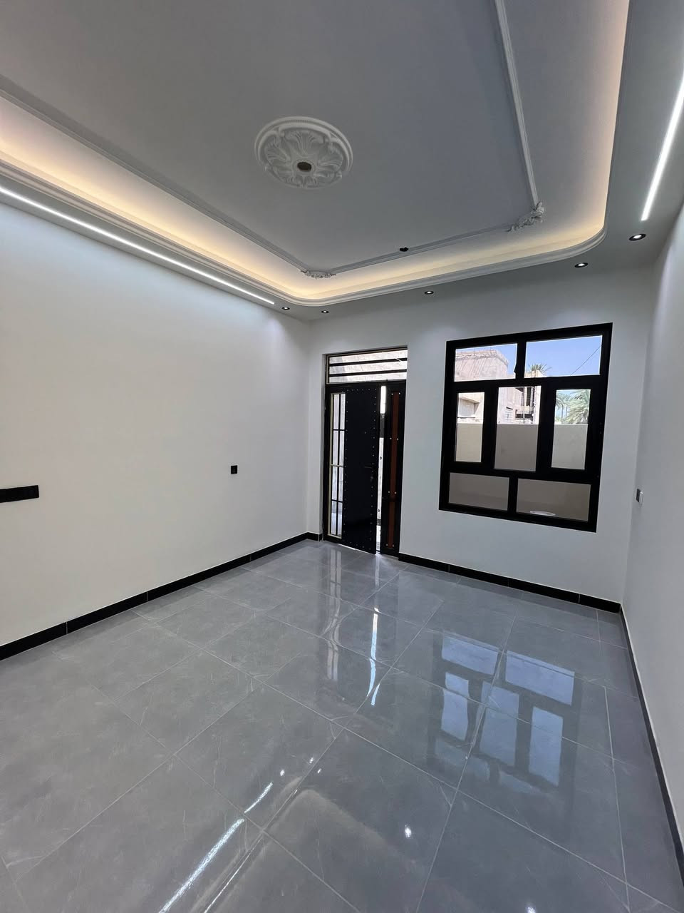 بيت مساحه 100متر 🏠 
بغداد الراشديه قريه حميد الحمود 
تفاصيل البيت داخل الفيديو 
للاستفسار 
***********
0786551632
