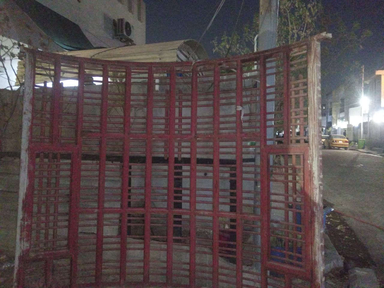 السلام عليكم شباك منور للبيع ارتفاع مترين و30وعرض مترين و60 الشباك حديد جنل داير جنل تقطعات مالته جنل 350وبي مجال الشباك كلش جديد ***********

