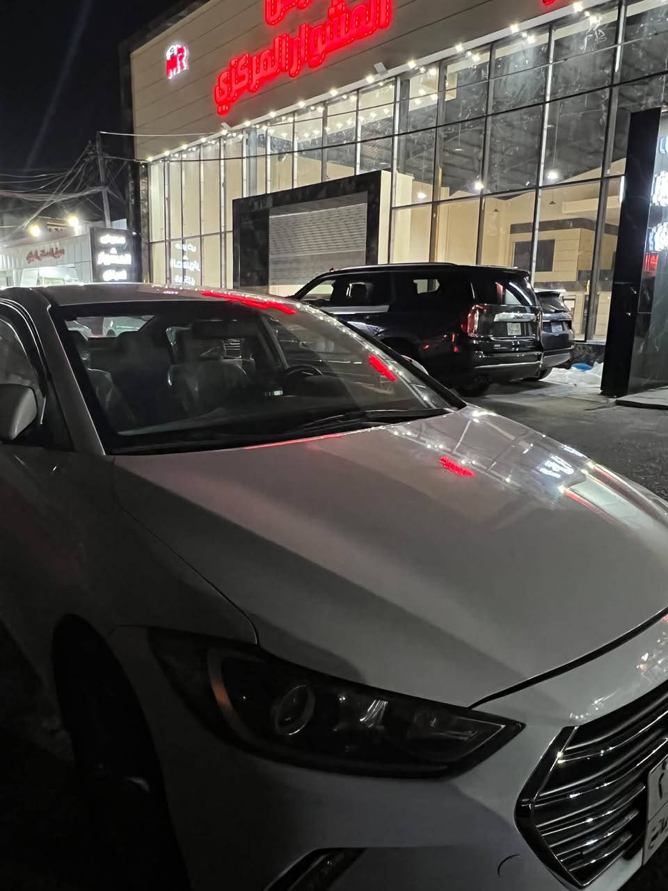 السلام عليكم 
ELANTRA//2017
جديد السيارة كير مكينه 1,6 رقم شمالي ساقط السيارة بأسمي  
مابيها حادث السيارة فقط صبغ الجاملغ الخلفي 
وربع البنيد//
سيارة فول مواصفات عدى الفتحة ول بصمة
اشاير بل مري//
مري طبك مع التقفيل//
شاشات خلفية//
كاميرا خلفية//
لايتات LED//
شاشة جبيرة//
جاهزة السيارة مابيها نواقص//
السعر// 13,500 الف دولار
للاستفسار//***********
