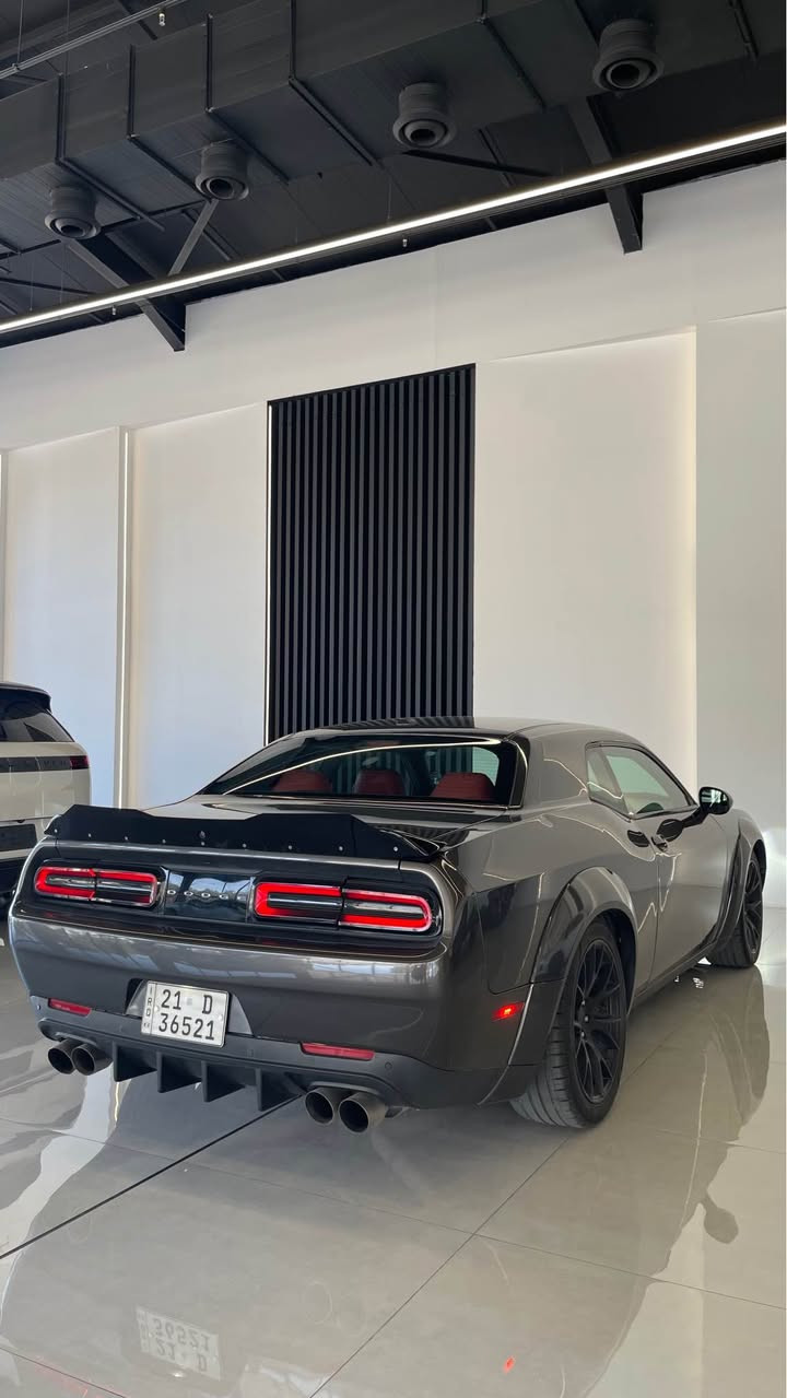 سڵاوتان لێبێت ئازیزان Dodge Challenger RT مۆدێل ٢٠١٩ ، سەیارەکە تەنها 70,000Km ڕۆشتووە گێڕ و مەکینەی بەشەرت ڕەقەم و تەحویل هەمووی بەشەرت مەکینەی 5.7 لتری V8 ی Hime بەهێزی 375HP 
مواسەفات:
کامێرا
بەسمە 
پارک ڤیو 
پارک سێنسەر
کوشن ئەلکانتارا
ئاوێنە هیتەر
 شاشە
زۆر مواسەفاتی تر
نرخی ١٤٥ وەرەقەو مەجال 
بۆ زانیاری زیاتر پەیوەندی بەم ژمارەیەوە بکەن:*********** السليمانية, العراق
