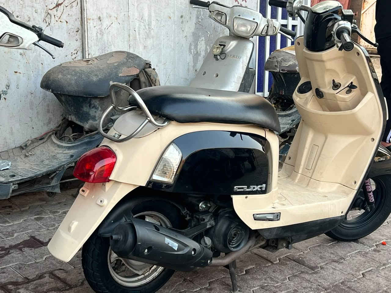 سلام عليكم دراجه بوليسي للبيع كابريتر  دراجه جديده كلش السعر 700وبيهه مجال قليل هاتف ***********
