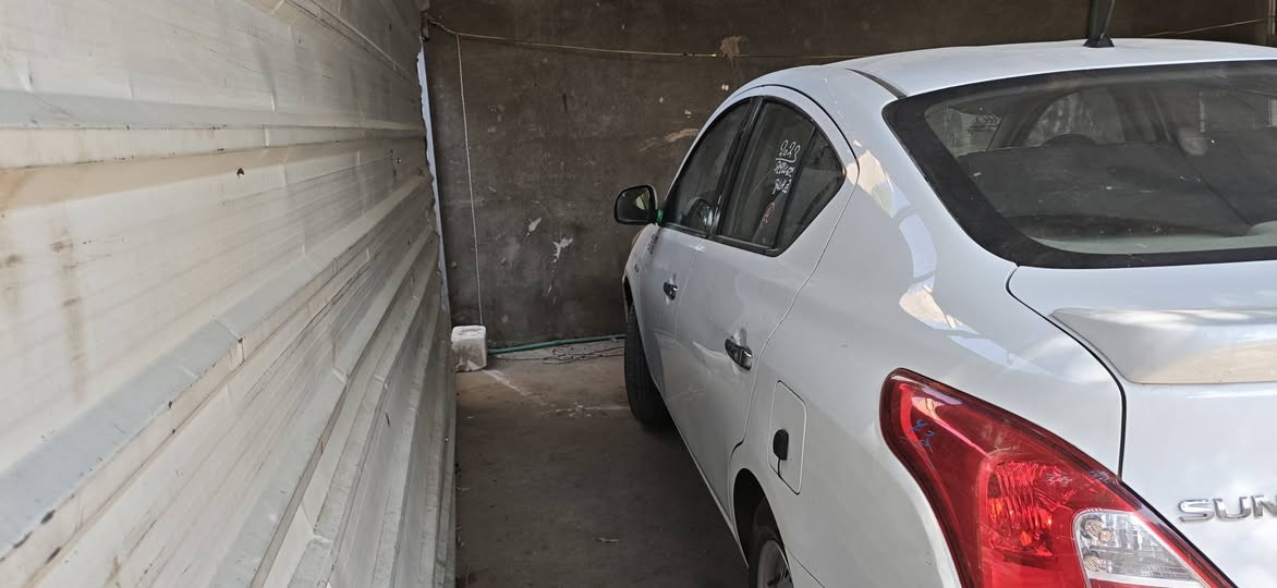 السلام عليكم
سني هندي ام لبليته الزركه 
موديل 23 
رقم اربيل 
عندي بيها وكاله باسمي
سياره نص فول 
السياره كلها شغاله تبريد تتفئه كله شغال لا ضربه ولا صبغ ولا معجون سياره بيها رصعات كلش بسيطه جاهزه وخير من الله تجي تشوف بعيونك وتقتنع بيها وين ما يعجبك تأخذها لي سونار يعجبك ماشيه 96حقيقي سياره جديده تجي وأشوف مكاني بغداد لامين الثانيه شارع المركز 
لي ما يعجبه السعر يترك كلام طيب السعر 113وبيها مجال  
‏‪***********‬‏
‏‪***********‬‏

