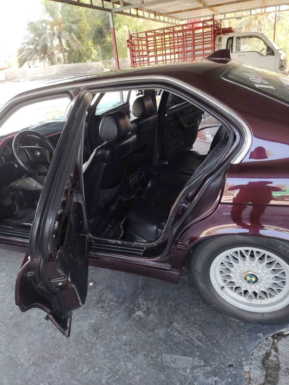 السلام عليكم 
bmwموديل 94
نضيفه اسياره مصبوغه عام الجماليه 
محرك مسكر فانوس المرغوب كير خير من الله 
منضومه بانزين جديده 
حداديه جديده 
منضومه زنون عالي 
تبريد شغال 
بك لايتات جدد
ويل خليه
بيه رصعات اباب السايق والخلفي مابينات 
اسياره بسمي تحويل ثاني يوم 
70 وبيه مجال لطيبين 
مراوس اراوس 
تلفون ***********
متواجد ع فيس
حله قرب سيطره الاثار
