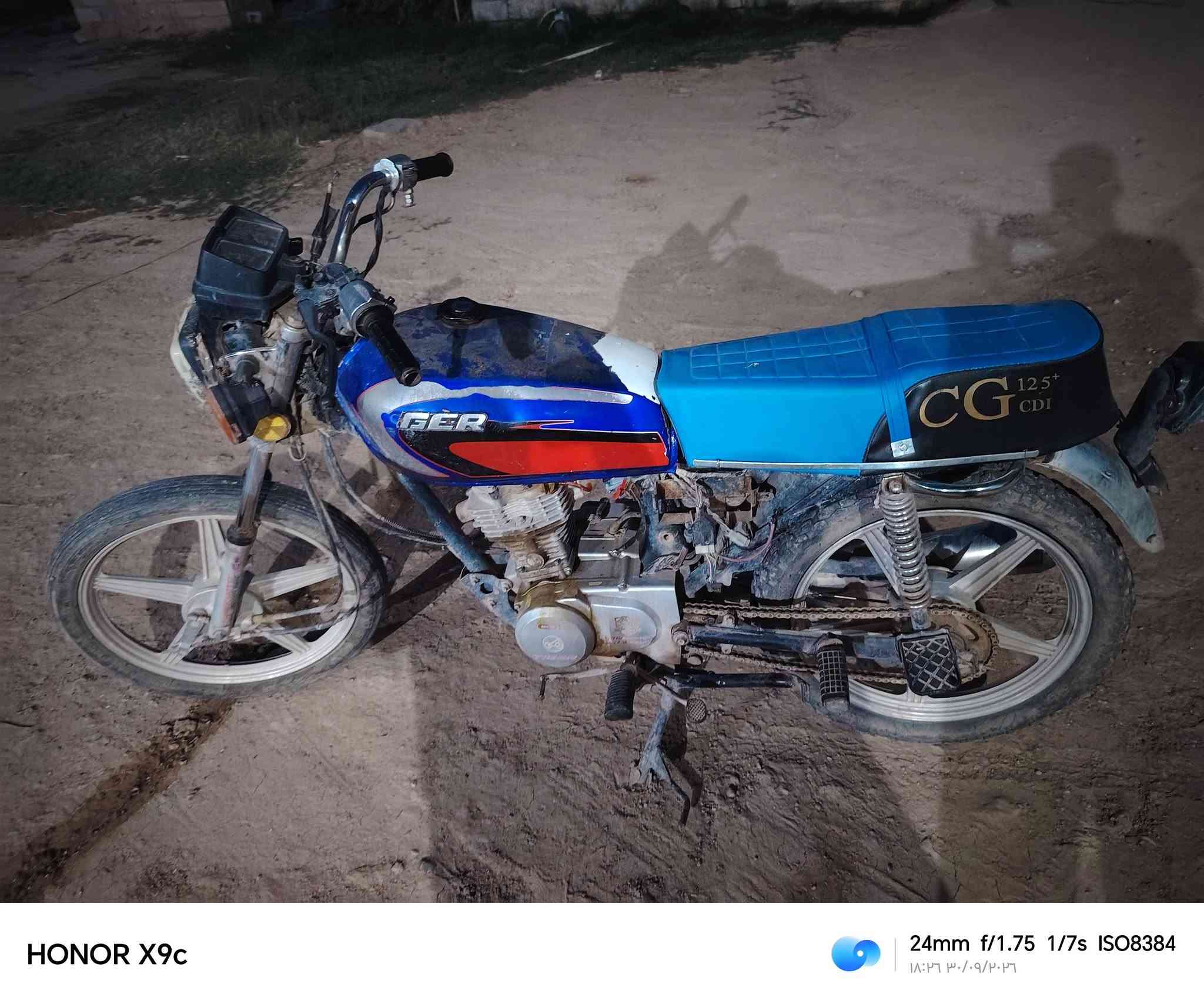 موطور 4كير مبدلات وياله جدد شغال هندر واحد مفتوح محرك سيبايه مالتو موجوده بس مفصوخه +تانكيو زرف زقير موديل20 السعر 225وبي مجال مكاني الحلوات ***********

نص مكتوب في الصور:
- HONOR X9c 24mm f/1.75 1/7s ISO8384 ١٨:٣٦ ١٣٠٠/٠٩/٢٠٢٦
- HONOR X9c 24mm f/1.75 1/7s ISO8384 ١٨:٢٦ ٣٠/٠٩/٢٠٢٦