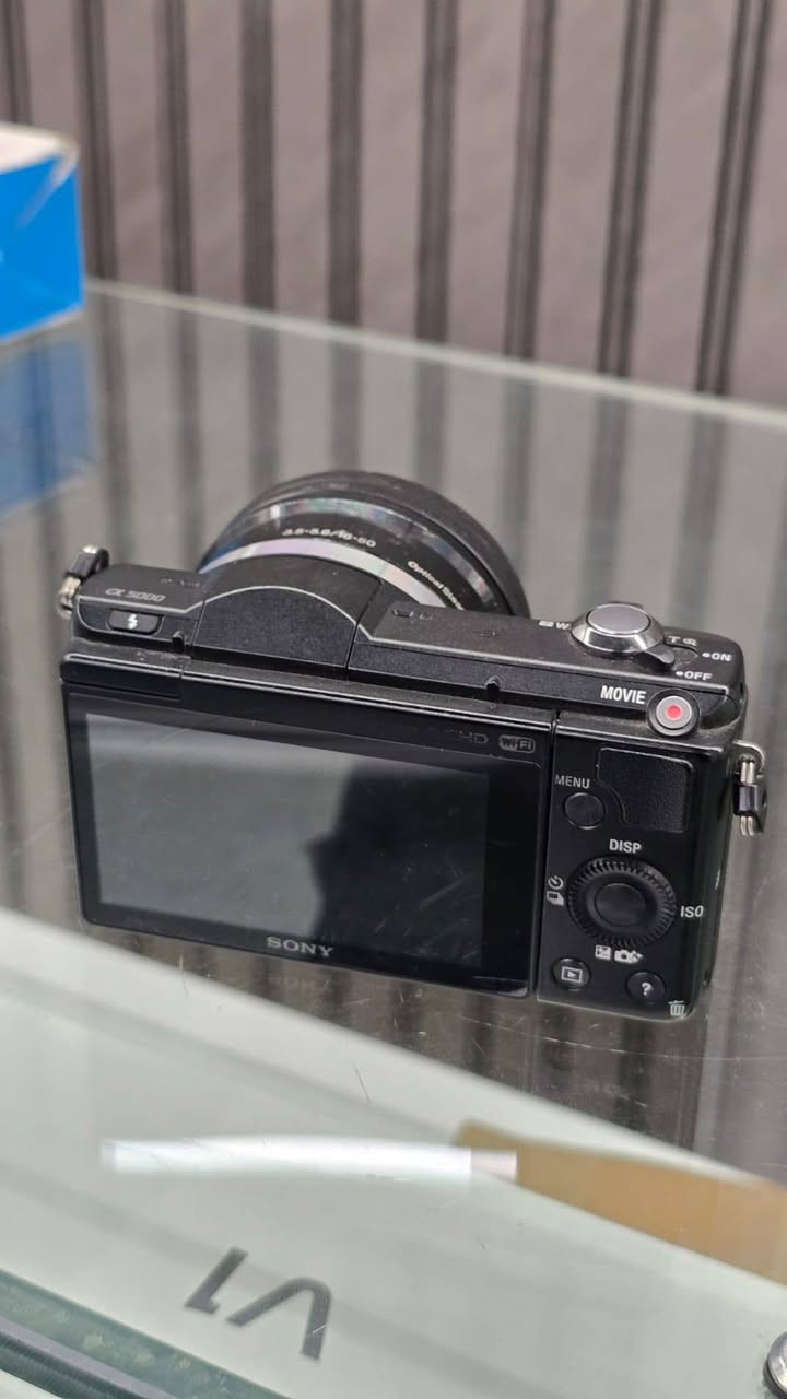 للبيع: كاميرا سوني Sony Alpha A5000 بحالة ممتازة جداً
السلام عليكم ورحمة الله وبركاته
​للبيع كاميرا Sony A5000 الغنية عن التعريف، الكاميرا جداً نظيفة وبحالة ممتازة، شغال فيها كل شيء بدون أي مشاكل أو عيوب.
​💰 السعر: 320,000 دينار (قفل غير قابل للتفاوض).
​📸  ***********
