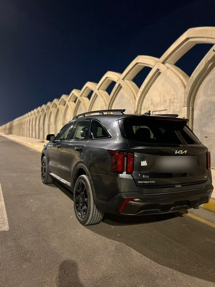 🚗 إعلان بيع سيارة 🚗
✨ كيا سورينتو 2024 فئة X-Line Limited ✨
🔹 تفاصيل السيارة والمواصفات:
 ⚙️ الماكينة: 2500 توربو (2.5L Turbo)
 🎨 اللون الخارجي: رمادي غامق
 ☀️ السقف: فتحة بانوراما كاملة
 🛡️ الفئة: X-Line Limited (تصميم خارجي رياضي، ارتفاع ممتاز، لمسات مميزة)
 🚘 التجهيزات الداخلية: كافة مواصفات الـ Limited الفول (جلد، شاشات، حساسات، وأنظمة القيادة)
 📜 حالة الرقم: رقم شهداء (تحويل سنوية بعد سنتين) مع وجود وكالة رسمية
 ⚠️ الملاحظات بكل شفافية: السيارة بدون كاميرا 360 درجة، وبدون أيرباغات
💵 السعر المطلوب: 260 ورقة (26,000$)
📍 الموقع والمعاينة: كربلاء المقدسة
📞 للتواصل والاستفسار (واتساب / اتصال):
***********
