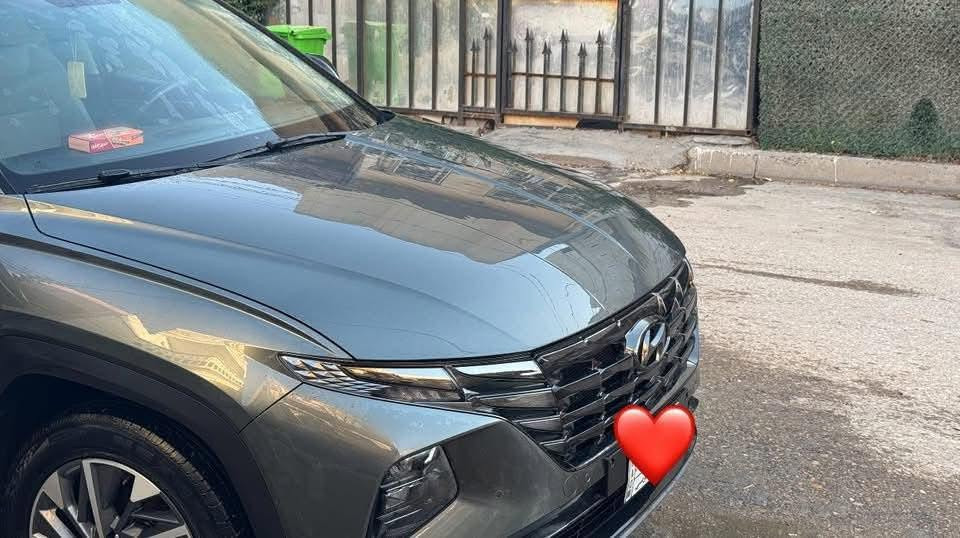 السلام عليكم
توسان موديل 23 
فول مواصفات عل اخير 
رقم بغدا ثانيوم تحويل 
شاشة جبيرة كشنات تتفئة تبريد 
بعد بيها هواي مواصفات 
تشغيل عن بعد 
تتفئة ستيرن 
دكن لمس 
السيارة مكفولة خليجي 
العنوان بغداد  
الرقم ***********التواصل عل واتساب
