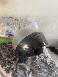 خوذة • نضارة مظللة • استعمال قليل