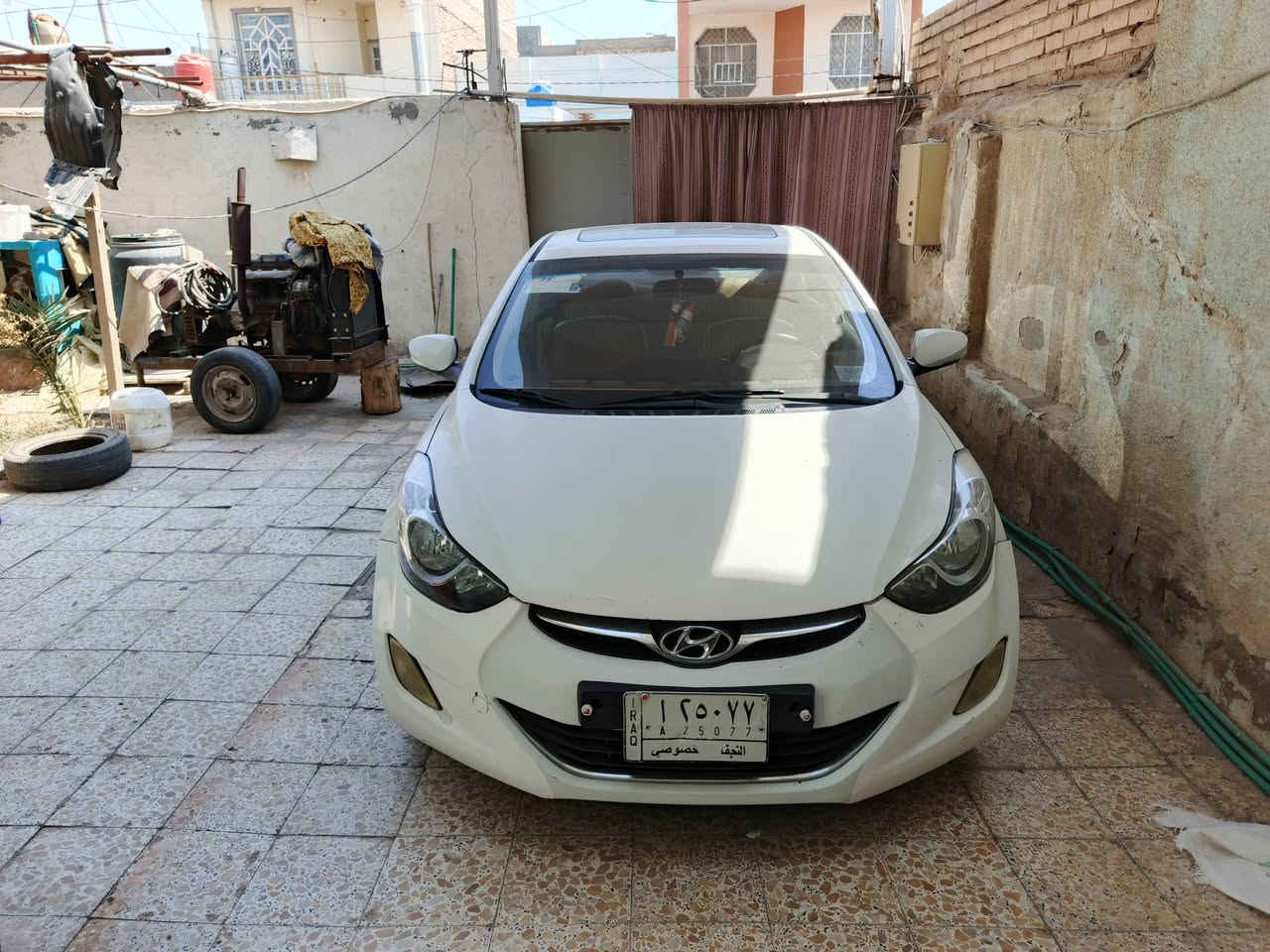 سلام عليكم النترا 2014 بيها تلاث قطع باب أو جاملاغ أو بنيد  فتحة  محرك 1600 داخل عسلي  سيار نضيف سيار سعره 89 او بيه مجال للشراي ***********
