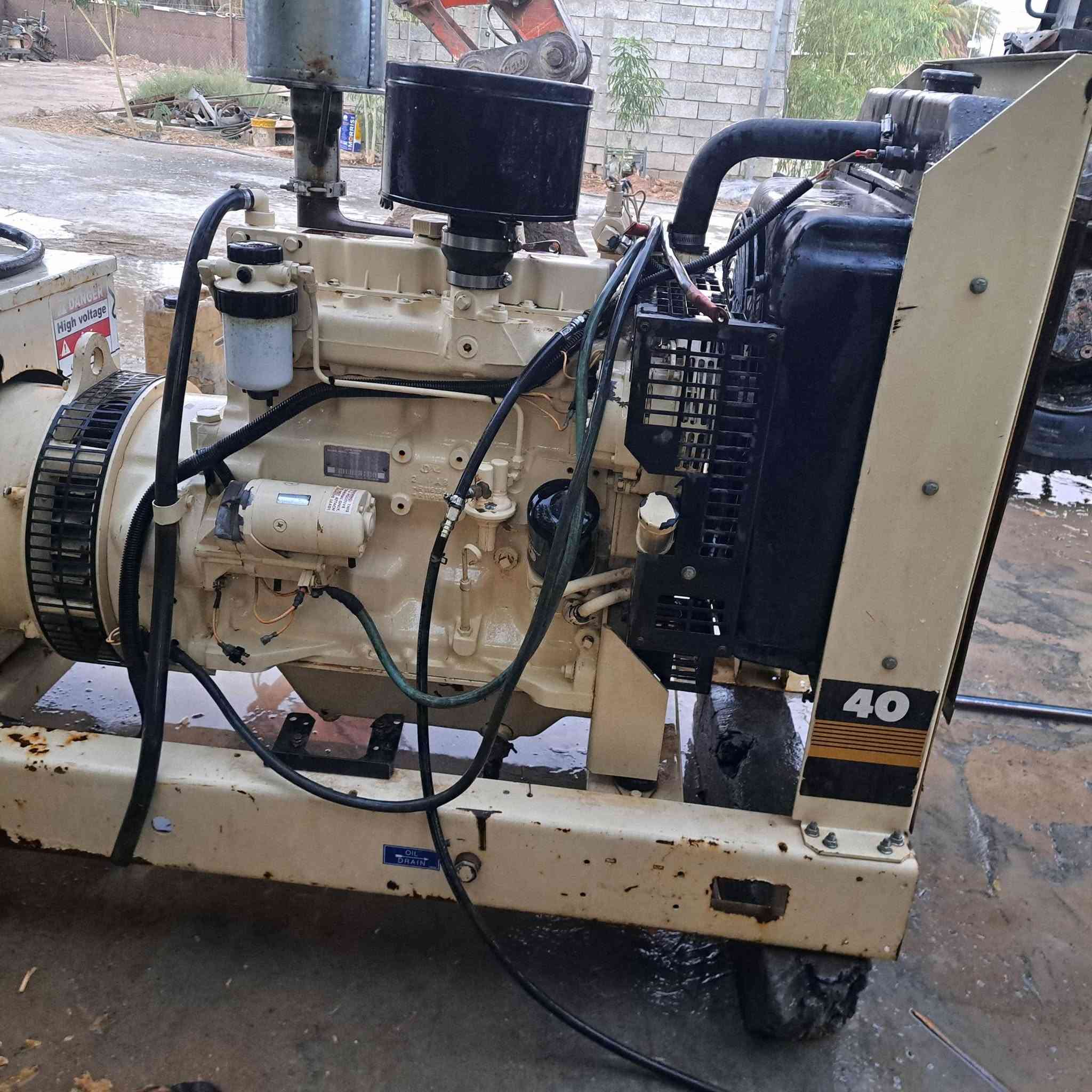 مولد كولر (Kohler Power System) - 40 KVA للبيع
المحرك جوندير امريكي الأصل USA
​القدرة 40 KVA.
​المحرك ديزل 4 سلندر بحالة جيدة جداً وجاهز للعمل.
​لوحة التحكم مزود بلوحة تحكم أوتوماتيكية (Auto Start Controller) موديل 5110.
​ شغال ونظيف
​📌 الموقع: [ محافظة ديالى ]
💰 السعر: 45 ورقة و بي مجال زين 
📞 للتواصل والاستفسار: ***********
#مولدات_كهرباء #مولد_للبيع #Kohler #مولدات_ديزل #معدات_ثقيلة #مولد_40_KVA
