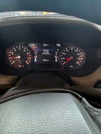 جيب كومباس مديل ٢٠٢٥  نص فول  محرك2000تيربو ماشيه ٣٠ الف حادث بسيط فقط...