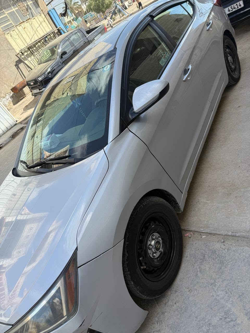 يا الله سلام عليكم
النترا مديل 19
سياره حلوه ونضيفه ستخدام شخصي 
سعر 120
سياره كامله حداديه فول مواصفات عده 
لفتحه وبصمه وهاذ رقمي ***********
سونر موجود بل منشور  اتصل وتدلل
