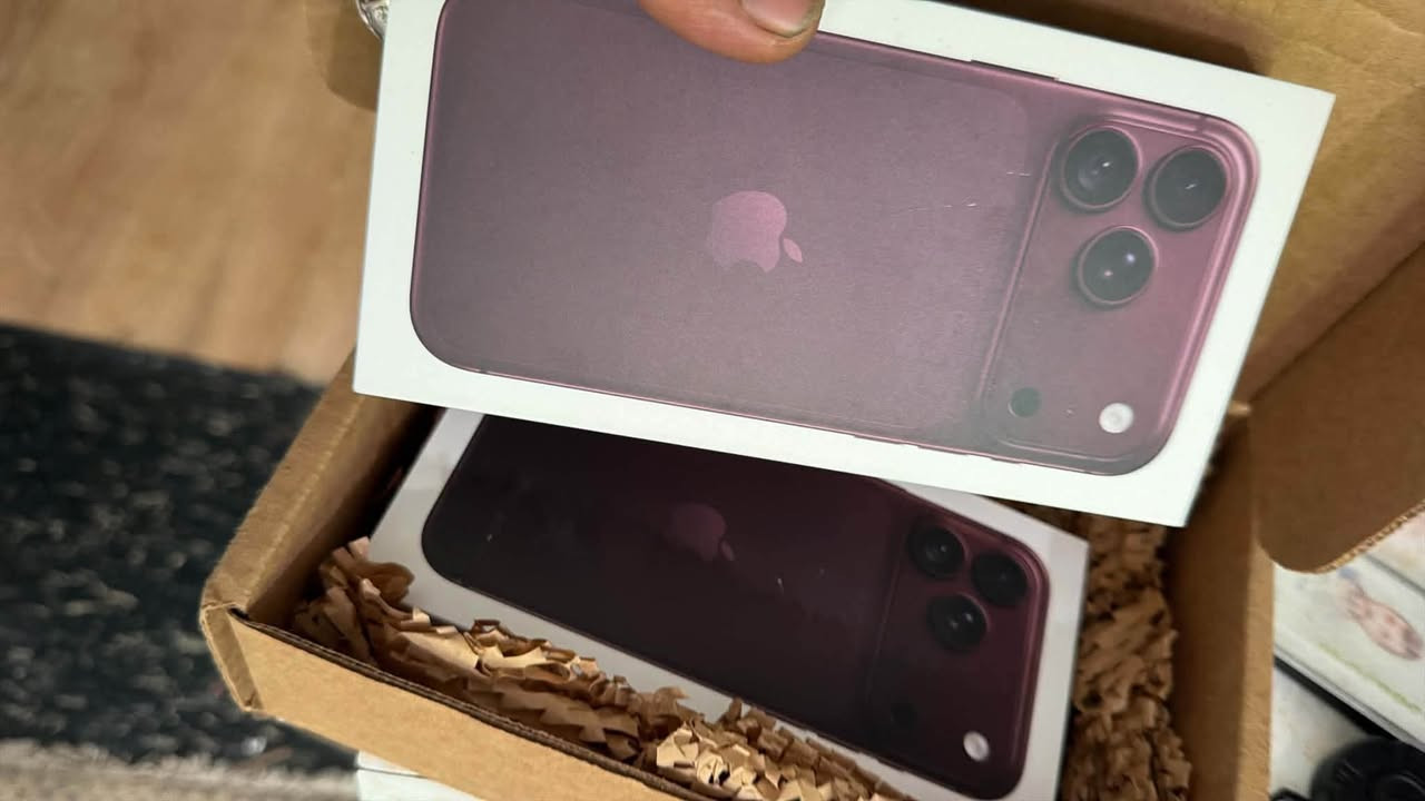 ايفون 18 برو ماكس عدد 2 جديد بالباكيت E sim
( ذاكرة 1 تيرا ) البرغندي الجديد
 سعر الواحد 4 مليون 
للتواصل / ***********
