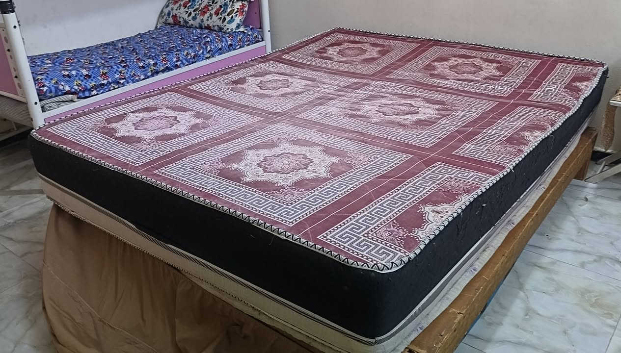السلام عليكم
دوشك جربايه نفرين 
سفنج اصلي تركي مينزل ابد
 مع طبقه طبيه نضيف جدا 
الطول 200 سم 
العرض 160 سم 
السعر 150 وبي مجال قليل 
عنوان جميلة
