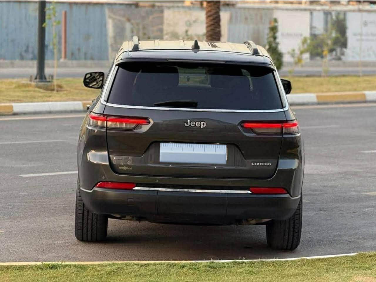 سلام عليكم  جيب لاريدو فول موصفات عده اسلايت  بيها قطع صبخ بدون دواخل بدون ايرباك
سعر 218 بي مجال بصيط 
ماشيه 25 
مكاني بغداد 
 ***********
