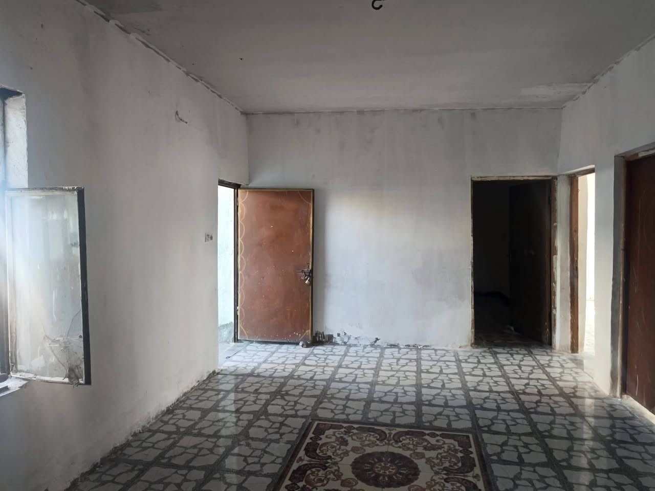 ‏سلام عليكم دار للبيع بغداد المدائن قرب تقاطع حساني حي النضال مساحه الدار 180 متر يتكون الدار من غرفتين نوم وصاله واستقبال ومطبخ وكراج سيارة حديقه خلف الدار صحيات داخلية  و خارجيه للاستفسار الاتصال على الارقام ‪‪***********‬ سعر30
