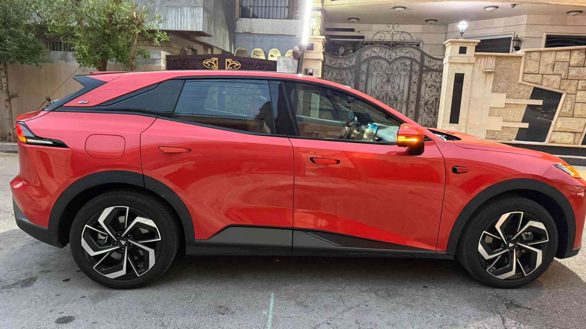 🚗 ديبال S07 موديل 2026 مكفوله من كلشي ماشيه 23  الاف
🔹 المواصفات
نوع السيارة: SUV كهربائية / هايبرد مدى ممتد
القوة: 215 – 272 حصان
العزم: 320 نيوتن متر
نظام الدفع: خلفي (RWD)
ناقل الحركة: أوتوماتيك (سرعة واحدة)
عدد الركاب: 5
🔹 التجهيزات
شاشة 15.6 إنج دوارة
نظام صوتي Sony (14 سماعة)
Apple CarPlay و Android Auto لاسلكي
شاحن لاسلكي
سقف بانوراما
عرض معلومات على الزجاج (HUD)
إضاءة داخلية محيطية
مقاعد كهربائية (تدفئة + تبريد + مساج)
تكييف أوتوماتيك مزدوج + فلتر هواء
باب خلفي كهربائي
مرايا كهربائية + طي تلقائي
زجاج عازل للصوت
🔹 الأمان
مثبت سرعة ذكي
فرملة طوارئ
نظام الحفاظ على المسار
مراقبة النقطة العمياء
كاميرات 360 درجة
حساسات أمامية وخلفية
نظام قيادة شبه ذاتي
🔹 الضمان
ضمان يصل إلى 10 سنوات
💰 السعر: 31مليون (قابل للتفاوض البسيط)
📞 للاستفسار: ***********
