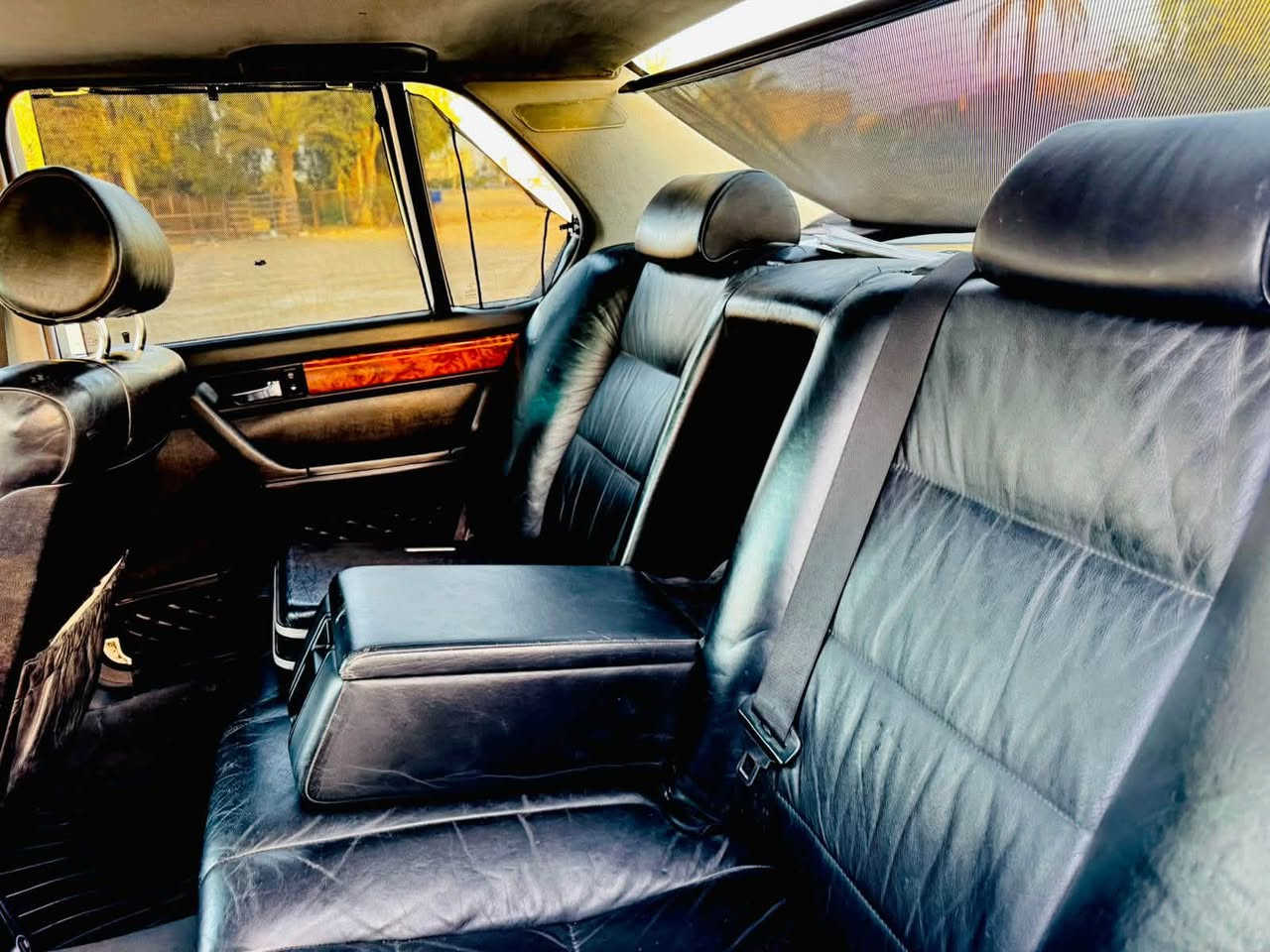 السلام عليكم للبيع BMW  موديل 93 محرك 735  تخم تاير تبريد كشنات  جلد تدفئه كهرباء 5 بردات بلادي السياره نضيفه جداً  للاستفسار الاتصال مكان السياره الرمادي ***********
