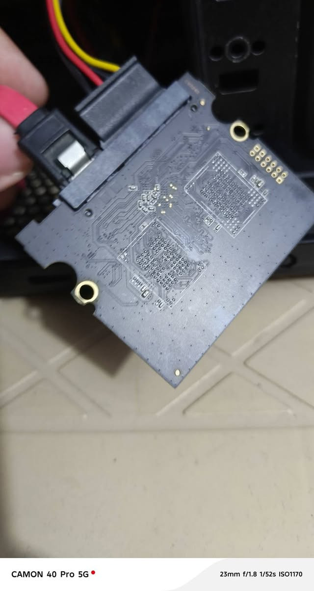 السلام عليكم PC GAMING للالعاب المتوسطه والقويه على اعدادات منخفضه 
‏مواصفات ال PC:
‏CPU : I5 3570
‏RAM : 8 DDR3
‏GPU : GTX 1050 TI 4GB MSI
‏PSU : 600W
‏STORAGE : SSD 120GB Lexar + SSD 240GB Kingston + HDD 500GB + HDD 230
‏يعني اربع هاردات 2 SSD و 2 HDD
‏
‏الملحقات:
‏شاشة LG حجم 19 75Hz
‏ماوس كيمنك RGB
‏ماوس باد Battelfeild
‏وكيبورد كيمنك RGB
‏UPS 850 Tiger بحاله ممتازه استخدام بسيط
‏السعر 375 وبي مجال حك الجيه للتواصل ***********
‏الاستفسار عن باقي التفاصيل واتساب على الرقم اذا تريد اصورلك الالعاب واداء الجهاز
‏والي ما يعرف الاسعار لا يجي يعلق ويقطع ارزاق العالم 
‏ابحث على اسعار القطع وتعال سولف 
‏ملاحظه / ما عـــنـــدي توصــــيــــل
