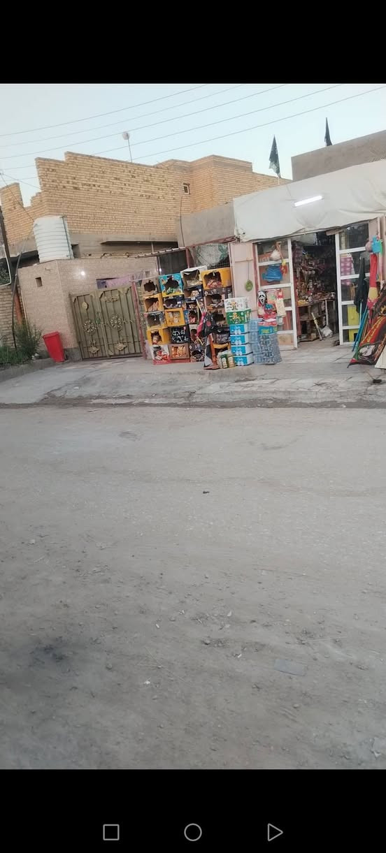 دار للبيع طابو صرف المساحه 250 الواجهه 11.250 والنزال 22 الهاشميه حي الباقر قريب من شركة الاتحاد للسراميك وتقاطع معمل النشا بمسافة 150متر
استقبال 12× 4
صاله 9× 3
مطبخ 4 ×4
ثلاث غرف نوم 5×  4
وغرفه صغيره 3×  3
حمام داخلي فقط
حمام خارجي صحيات خارجيه 2 واجهة الدار فيها أسواق الاتصال *********** يوجد واتساب السعر 130 وبيه مجال
