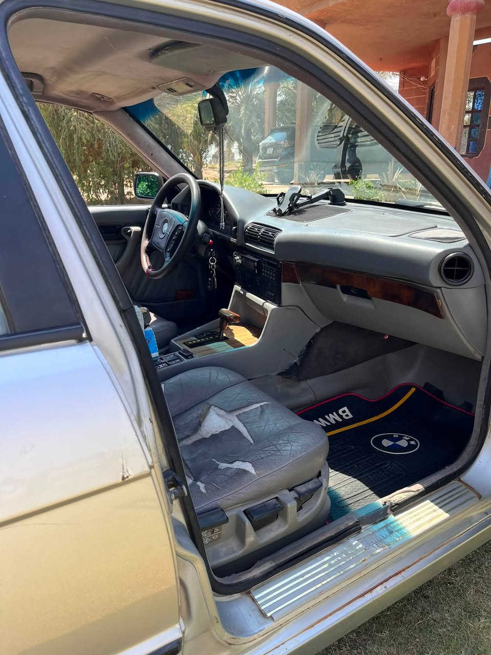 السلام عليكم للبيع فقط Bmw ٥٢٥ موديل 1990رقم صلاح الدين إنكليزي ب اسمي سياره جاهزه كير مكينه حداديه كله جديد السعر ٥٨وبي مجال بسيط ***********
