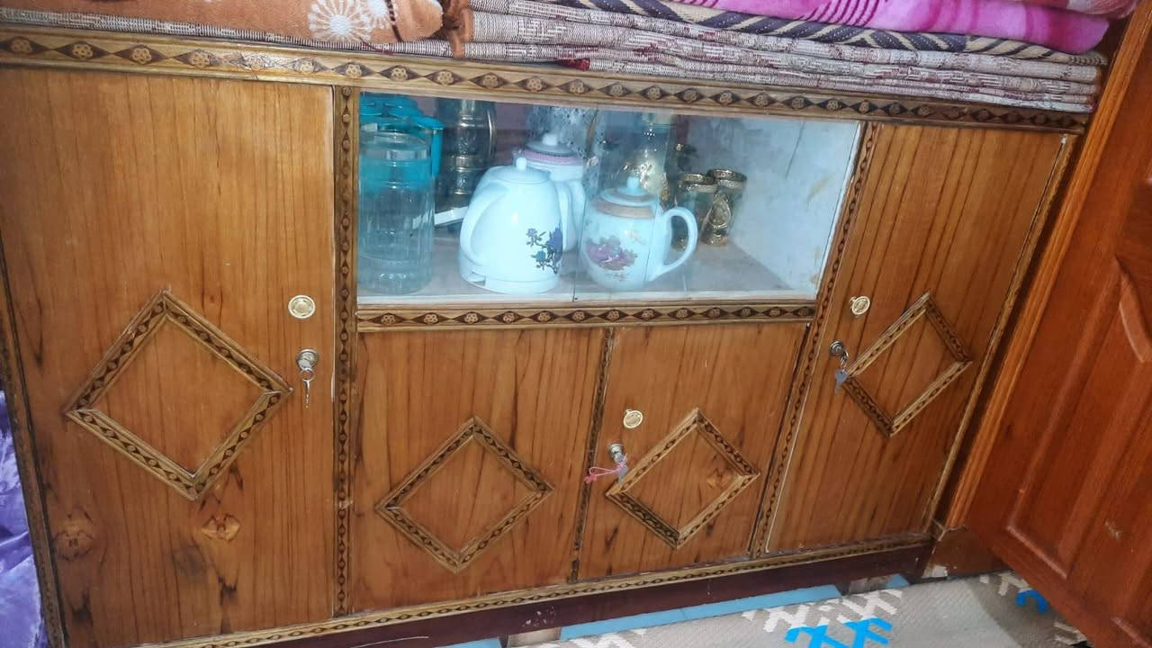 السلام عليكم
بوفيه وكنتور صاج تسكام  ٣ ابواب نضيفات حيل
البوفيه ٨٠
الكنتور ١٦٠
مكاني بصره دور الشرطه
التواصل ***********
