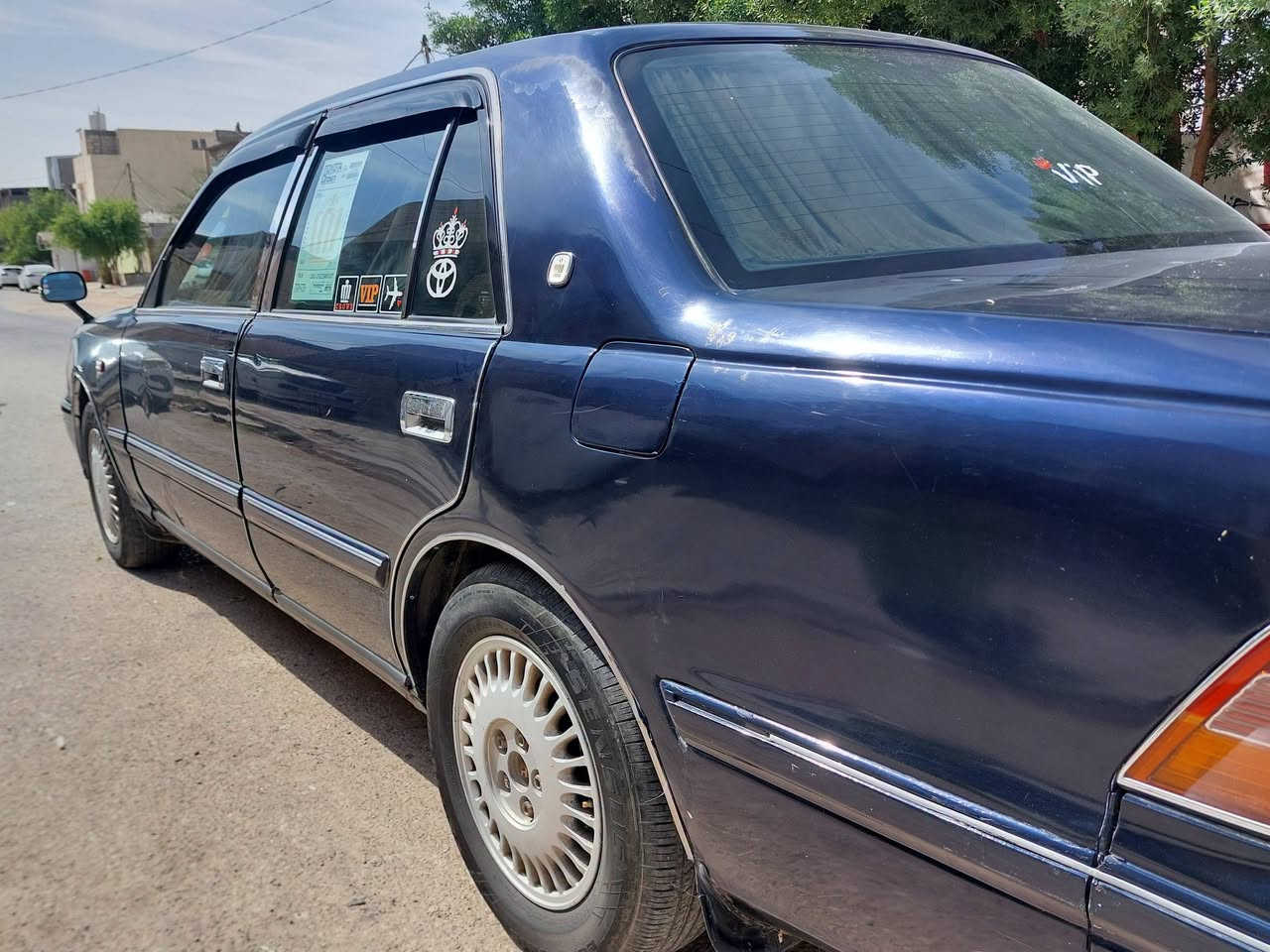 راس الثور تكم ،موديل 2000 ،انبار انكليزي 
مكفوله من ،كصه ونقل ورسميات وضربه،
هزه جديده ،حداديه ،تخم تاير ،كهربائيات 
،باتري جديد، تبريد عالسويج ،غرفه تخبل ،
السياره مال جناي ،كير ومحرك شرط ،
المحرك 3000 فيشتين ،خمس دكم كهربائي ،
منظومة زنون + بردات فره تعتيم 100% 
 تور كشنات اصلي جديد 
التحويل شرط ثاني يوم بالنجف 
سنويه نهايت ال 2029
السعر 105 $  ***********

