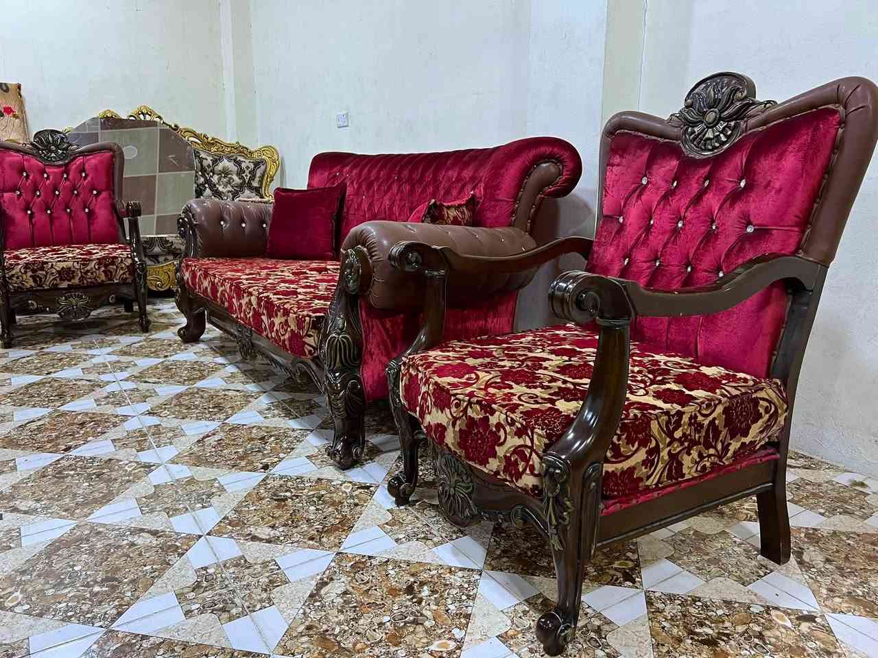 ئةم تاقم قةنةفة كلاسيكية 
بؤفرؤشتن ١٠نةفةريية بيعيبة 
توركيية دارگويزعةسليية
ژم***********
شوين كةلار

