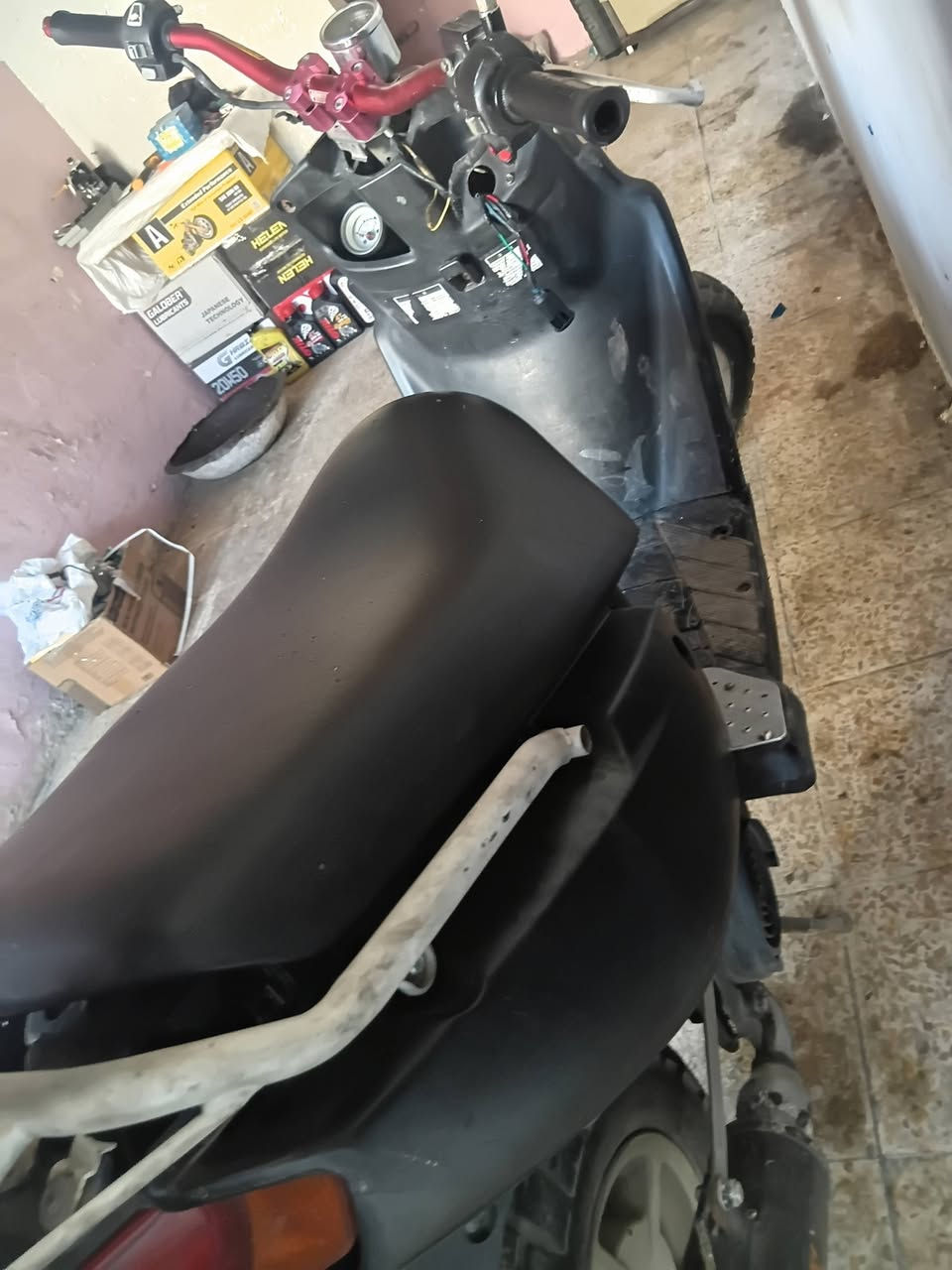 سلام عليكم 
دراجه يوميه لكزز
مكينه125سي سي
شلعه ومعدل سرعه
٨٠ دراجه بيه نواقص 
بسيطه سعر350 وبيه مجال مكاني بغداد  الوشاش ***********
