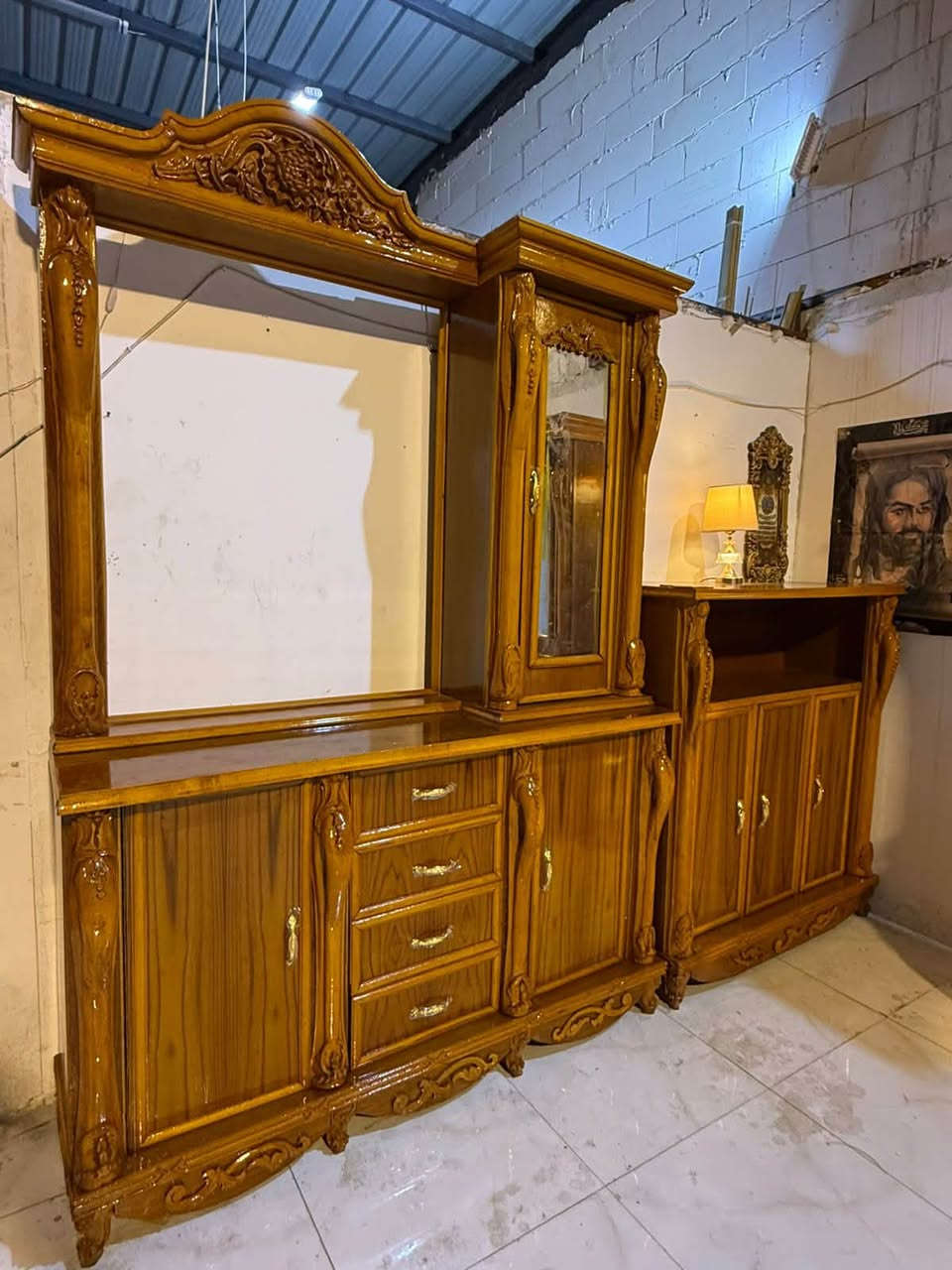 غرفه ام مسرحه تفصال صاج داخل خارج
السعر مليونين ١٠٠ وبيعة مجال  
شد نقل داخل بغداد مجاني محافظات بكروة ***********🌸🌸
نضافه ٩٠ 
شازون طابوريه هديه 
غرفه ضخمه دنك زان جاوي بلوط 
غرف كلش حلوه ضخمه 
ضهره جرجوبه براغي
رجلين جعب الغزال زان
