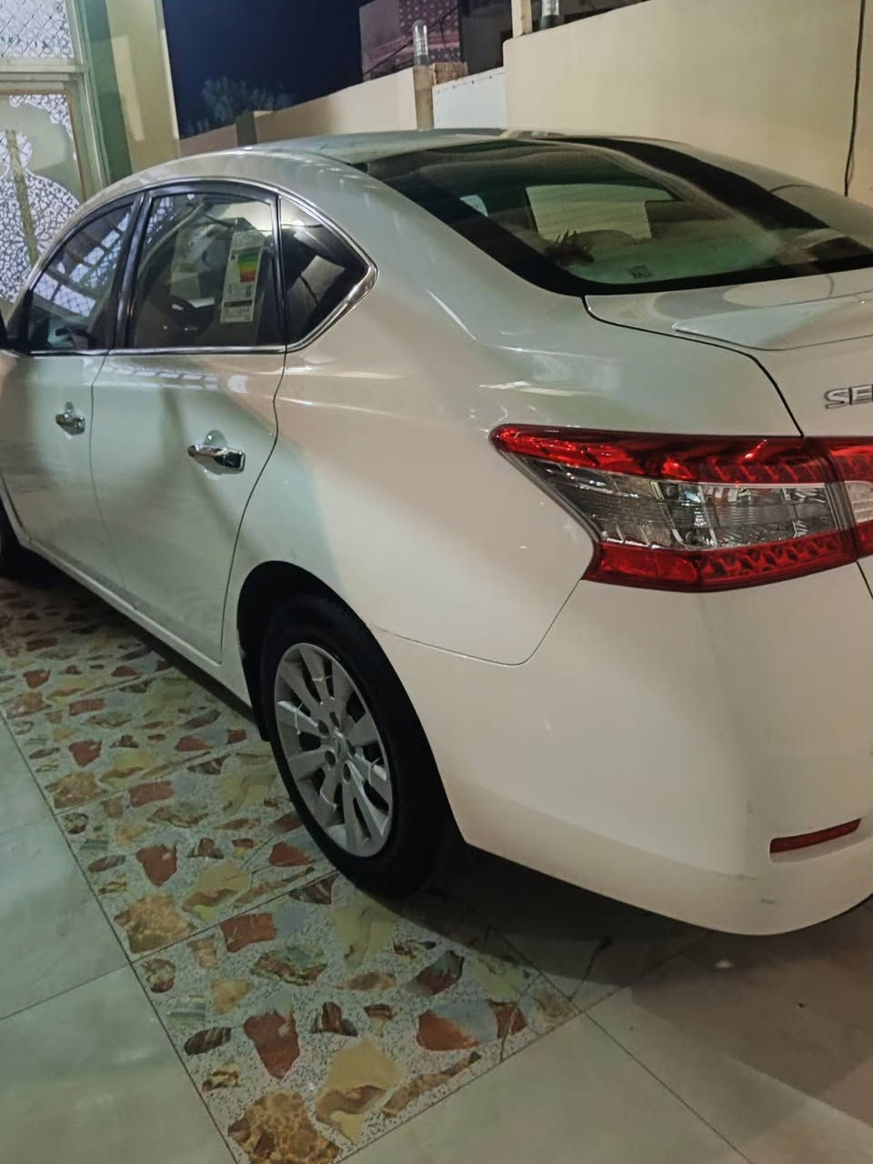 نيسان سنتره 2019مكفوله السعر115ورقه العنوان ديالى ***********
