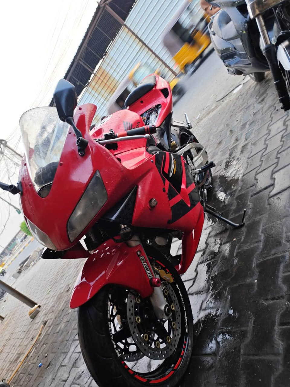 سلام عليكم دراجه RR600دراجه ابيع طافيه بيه طبك بلضفيرة السعر ١٢ وبيها مجال مكان الدراجه الحسينيه رقم التلفون***********
