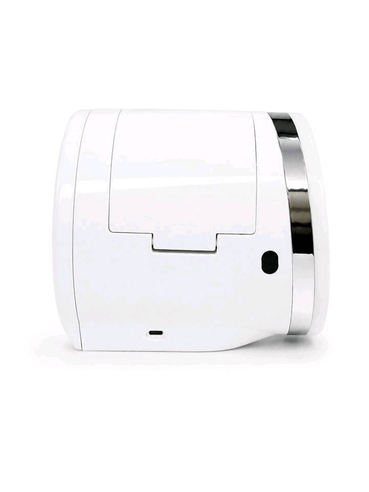 Arctic Cool Ice Jet مبرد هواء شخصي 

.استمتع بأجواء باردة ومنعشة أينما كنت مع Arctic Cool Ice Jet،.

المميزات:

. تبريد سريع وفعّال للمساحات الشخصية.

. 3 سرعات للمروحة (منخفضة – متوسطة – عالية).

. يعتمد على الماء وحزم التبريد للحصول على هواء أكثر برودة.

. إضاءة LED مدمجة بـ 7 ألوان.

. تشغيل هادئ ومناسب أثناء النوم أو العمل.

. مخرج هواء قابل للتوجيه.

. استهلاك منخفض للطاقة.

. تصميم خفيف وسهل الحمل.

. يوفر تبريدًا يصل إلى 4 ساعات تقريبًا مع حزم التبريد.

. يعمل عبر كابل USB.

محتويات العبوة:

مبرد Arctic Cool Ice Jet.
3 حزم تبريد قابلة لإعادة الاستخدام.
كابل USB.
دليل الاستخدام

الموديل: 18008
الطاقة: DC 5V / 1500mA
شنو حالة المبرد هسه؟ جديد لو مستخدم، وإذا مستخدم شكد مدة الاستعمال؟: 
جديد
هل متوفر توصيل داخل العراق؟ وإذا نعم شكد كلفته أو شلون يكون الاستلام؟: 
نعم 5 آلاف لجميع المحافظات عدا بغداد3آلاف
هل بيه فحص قبل الاستلام أو أي ضمان على المنتج؟: 
نعم فحص المنتج قبل الأستلام