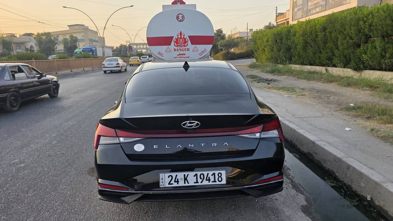 النترا ٢٠٢٣ امريكي
محرك ٢٠٠٠ دوش
ماشي ٥٧ الف حقيقي على ايدي
مواصفات السيارة
بصمة
رادار امامي
مانع انزلاق 
قيادة ذاتيه
كابون بانزين 
وبعد بيها هواي مواصفات ،فتحة سقف مابيها ..

ضرر قبغ صندوق فقط رقم الشاصي مرفق بالمنشور 
بيها ملاحظات ٢ ضربة ستوته معدل pdr اشوفك همة اذا ماشفتهم بالسونار ... ماعداها مكفول 

تعال ليش اكلك هاي السيارة ماتحتاج تصرف الف دينار 
لايتات زينون جديد والعاديات موجودين بالصندوك
دسكات جديد
طخم جديد
بطارية جديد
دهن محرك جديد
دهن كير جديد
بولش + نانون سيراميك جديد 
جام سيارة جديد بدلته علمود الهزة
حتى ماسحات جام جديد 
سنوية جديدة ٢٠٢٩ تسقط 
سيارة رقم دهوك تحويل مباشر ما اسوي وكالة 
واذا عليها غرامات كلها بذمتي 

سعرها راح يكون (١٣٩) وبيها مجال بسيط
متواجد عالفيس وتكدر تتصل.
***********

