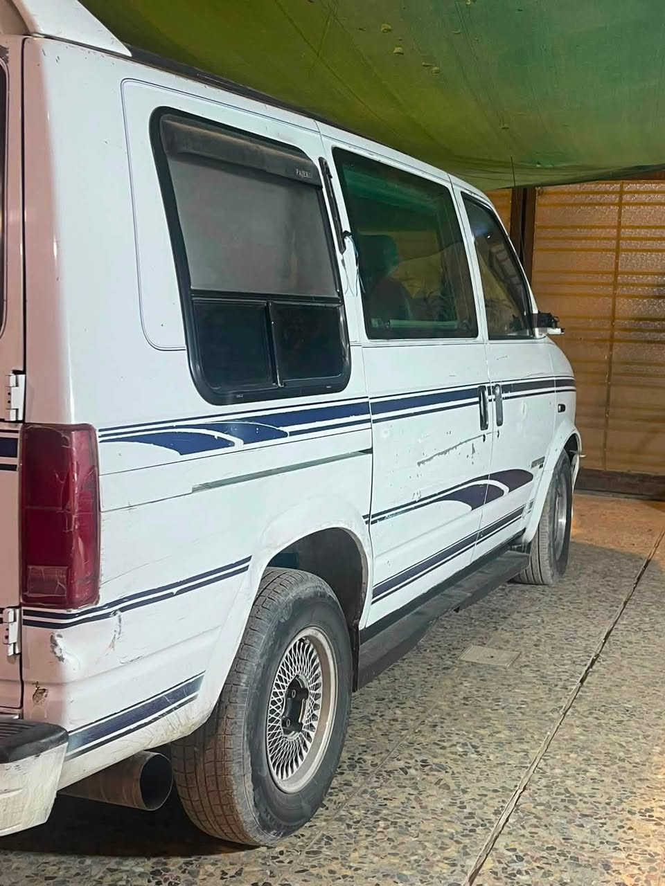 🚙سيارة جمسي للبيع موديل ١٩٩٨ كير و مكينة جدد مكفولات كشرها بلادي ممصبوغ غرفة سياحي كلها صاج و ترهم لأهل الاسواق يحملون بيها التحويل يكون ثاني يوم النقص فقط بالدشبول (عطل)السعر ٤٨ و بيها مجال و إذا اكو مراوس عادي 
سيارة مكفولة من كل النواحي 📌
العنوان بغداد فقط الشراي يدخل خاص*********** ✅.
