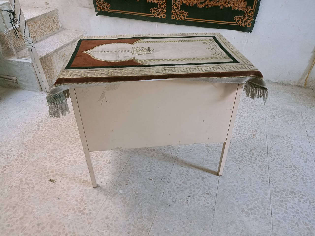 ميز مال مكتب مال سواق كلشي يرهم بي خانه او جراره او كرسي للبيع ***********
