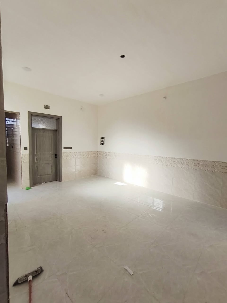 [[بسم الله الرحمن الرحيم]]
    🏡     🏘      🏚 

#يوجد_مشتمل_للبيع 

#العنوان  الفلوجة 
#المنطقة حي الشهداء // مقاطعة 19 الف خلف مجمع البرديني
 

✅المساحة : 125م
⬆️ الوجة : 6 وربع م
🏞️النزال : 20م
 
مكون من
غرفة 1
استقبال 
صالة 
مناور 2
مطبخ
صحيات
الارضية سيراميك
الجدران سيراميك 

                       #بناء 🧱 : طابوك
      
       #شارع 🏞️⬆️⬆️ : 10م

  #السعر_محدد_من_قبل_البائع 
        
    ⚖️⚖️   نوع الملك : طابو صرف تحويل مباشر 🏙 

        #السعر 💰💸: 84 مليون وبي مجال

__________________________________

للأستفسار⛔🖲️ : مراجعة 
🥇#مكتب_الرافدين_للعقار 🥇
العنوان شارع المنجزات تقاطع جامع التقوئ مجاور محطة نمبر وان المركزية لغسيل السيارات 🚗🚖
__________________________________

#ملاحظة//📋📑 اذا لديك عقار تريد تعرضة للبيع او تريد تشتري عقار قم بمراسلة الصفحة او اتصال على لارقام الموجودة+ واتساب
            
         #للأتصال_او_واتساب 📞  ***********
         #للأتصال_كورك.   📞.      ‏‪***********‬‏

#بيع_وشراء_الدور_السكنية_والزراعية_العقارات_في_مدينة_الفلوجة #مكتب_الرافدين_للعقار_بيع_وشراء_العقارات_بسعر_مناسب
@#عقارات_الانبار_الفلوجة

