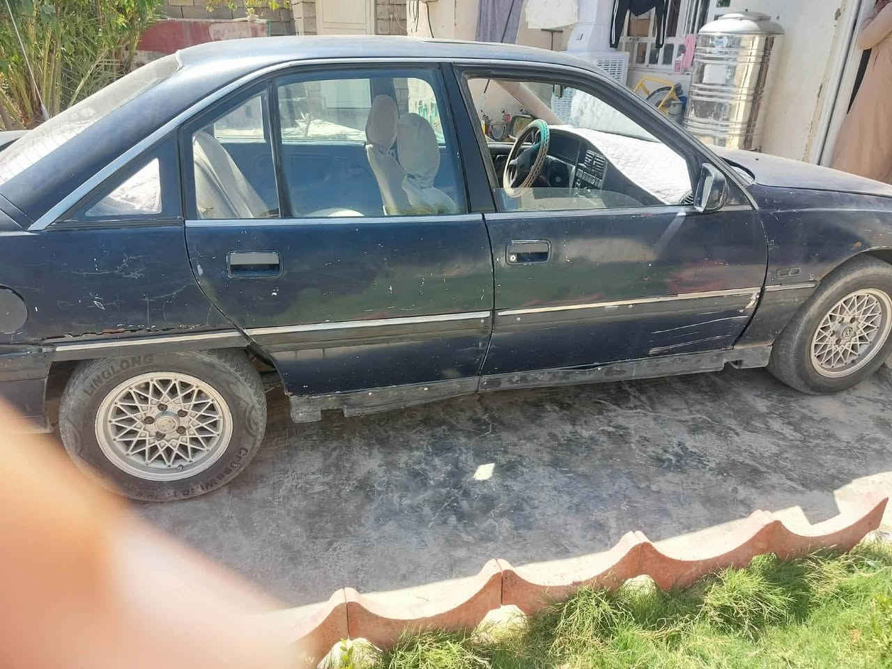 السلام عليكم اوميكا للبيع محرك بلادي حورته كابريته هايفي وكامت تبخر وكير مكفول صبغ باب واحد فقط بدون ضربه سنويه عضم جاج صاقطه شرط تحويل  السعر 20 وبيه مجال للاستفسار الاتصال على الرقم *********** مكان السياره صلاح الدين سامراء الحويش
