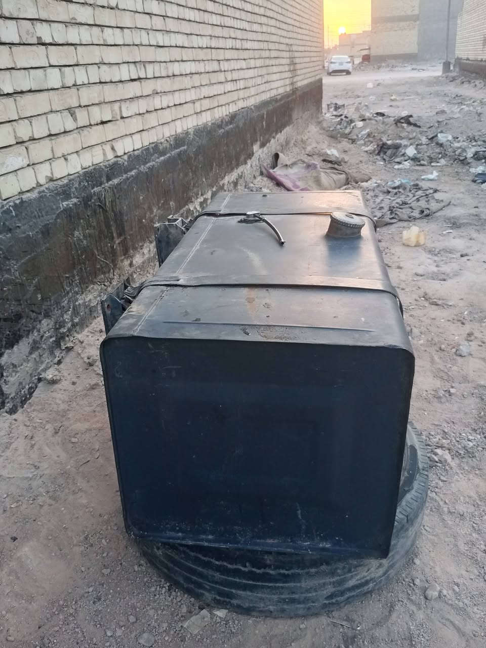 تانكيات العدد 2 واحد فافون ابو400 سعر 250 وبيه مجال 
وثاني حديد ابو600 سعر 225 وبيه مجال 
مكاني بالنجف الاستفسار ***********
