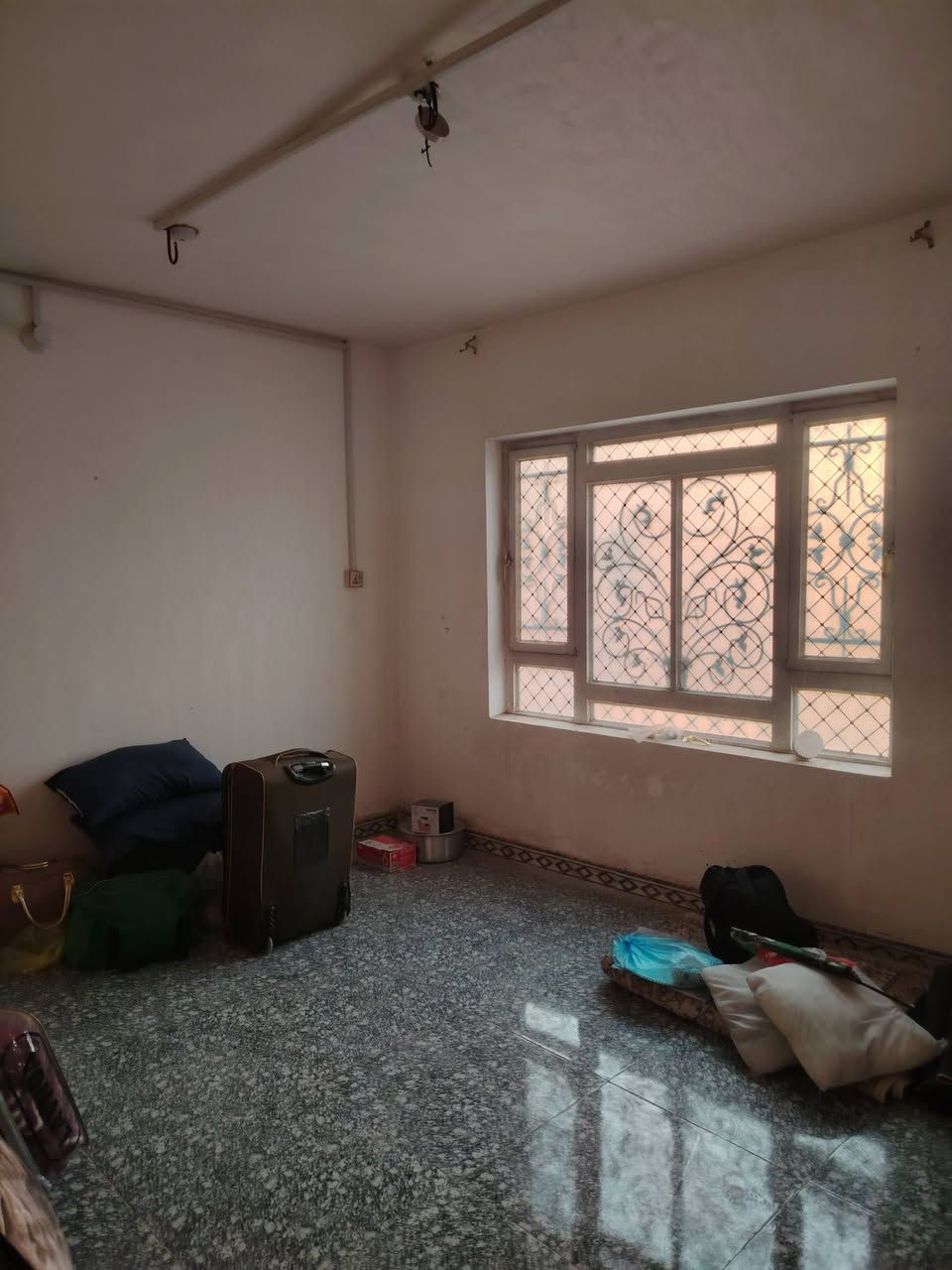 من رخصت الادمن المحترم بيت 120متر مربع 3نوم صاله مطبخ استقبال البيت عالي كله طابوق حلو المسيب حي الجامعه السعر ب50 وبي مجال قليل ***********
