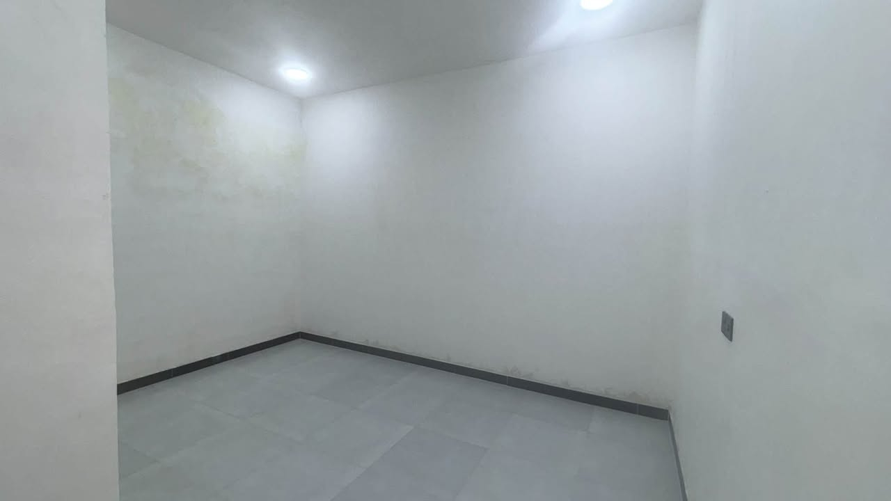 بيت للبيع بوب الشام ضهر الهزه 100 سند 25. السعر 55 يرهم قسط مقدمه 35 بناء درجه اولى تبليط مي مجاري كهرباء ***********

