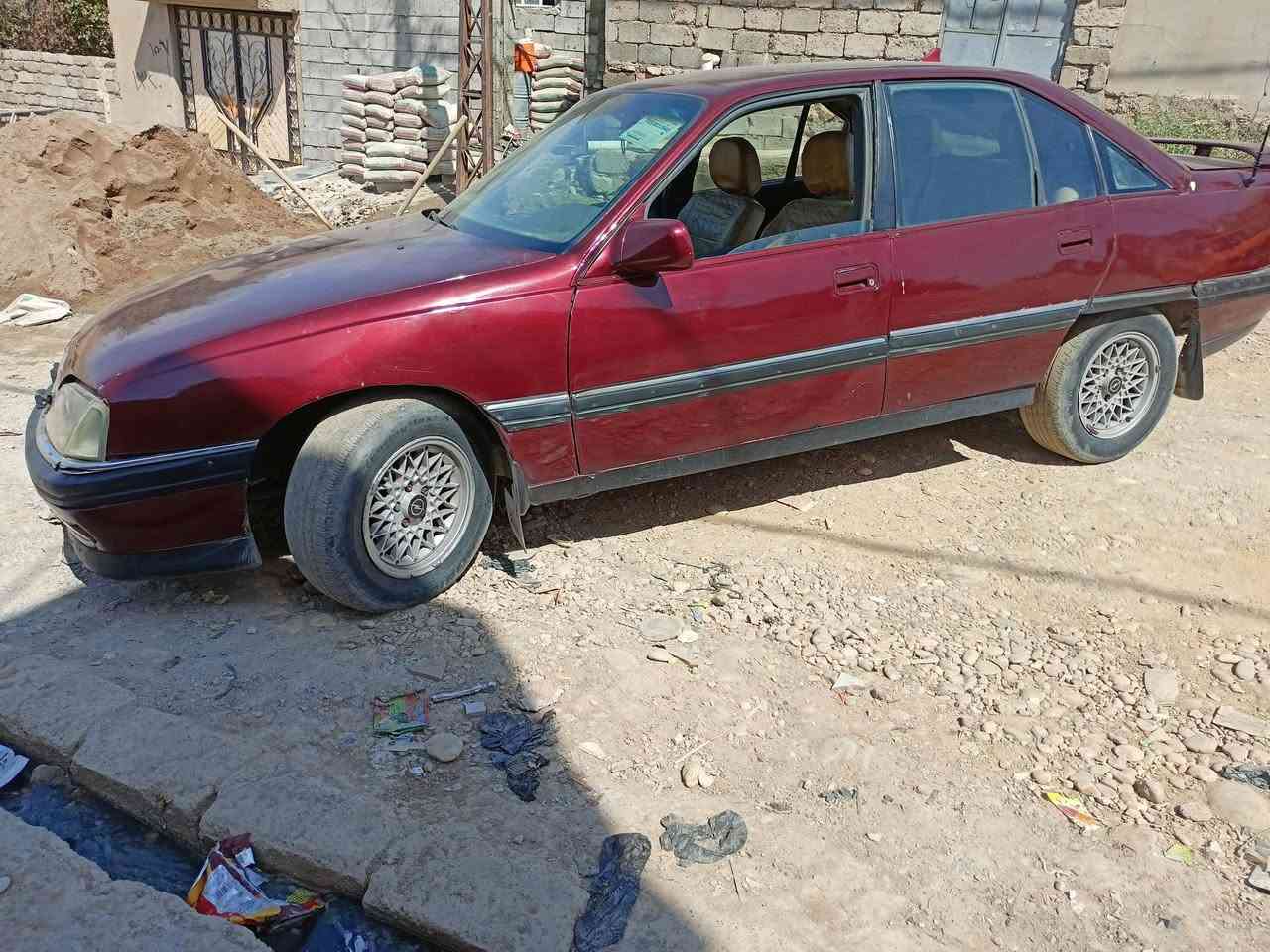 اوميكا مديل 1990 حجم 20 اصلي
رقم نينوى الماني مشروع وطني سنويه عظم لل2028 شرط التحويل 
مكينه وكير شرط طخم فوك النص عمر 
بيها كابون بانزين بسمي 
مصبوغه عام جماليه ضررها جاملغ خلفي بي معجون 
كهربائيات كلها شغاله شرط 
ويل كب اصلي 
سياره جاهزه كلها 
سعر (25)
موصل الايمن 
***********
