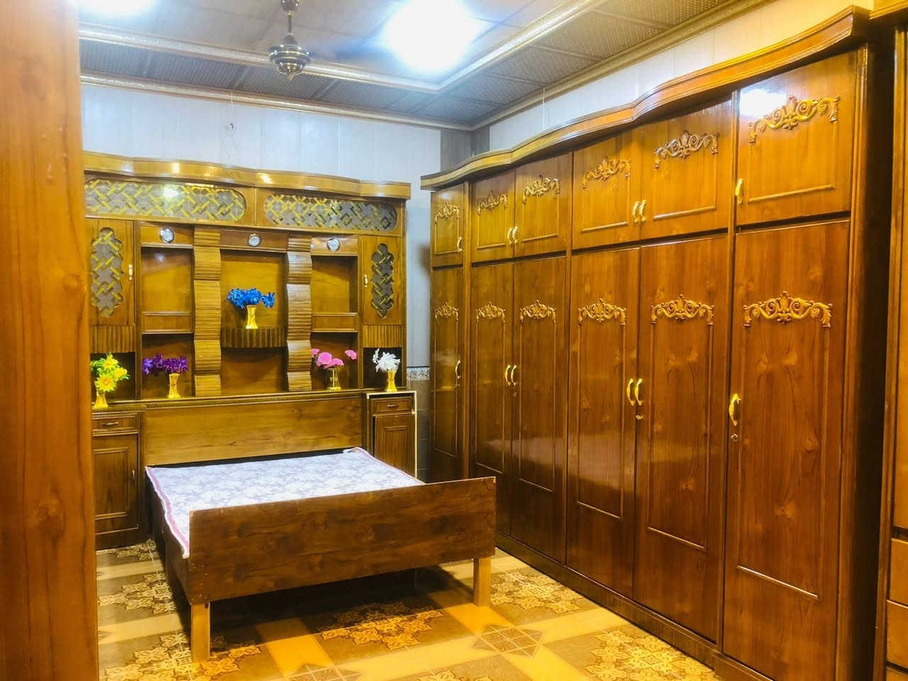 غرفة نوم للبيع صاج عراقي داخل خارج الغرفة نظيفة بمعنى الكلام السعر 925 وبيها مجال العنوان قضاء الرمانة البوعبيد قرب أسواق احمد العذيه للاتصال ***********
